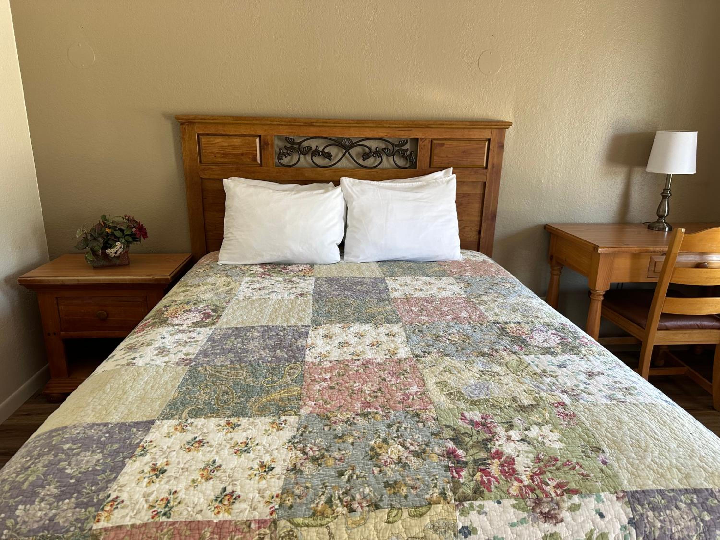 Queen Room - Photo 2