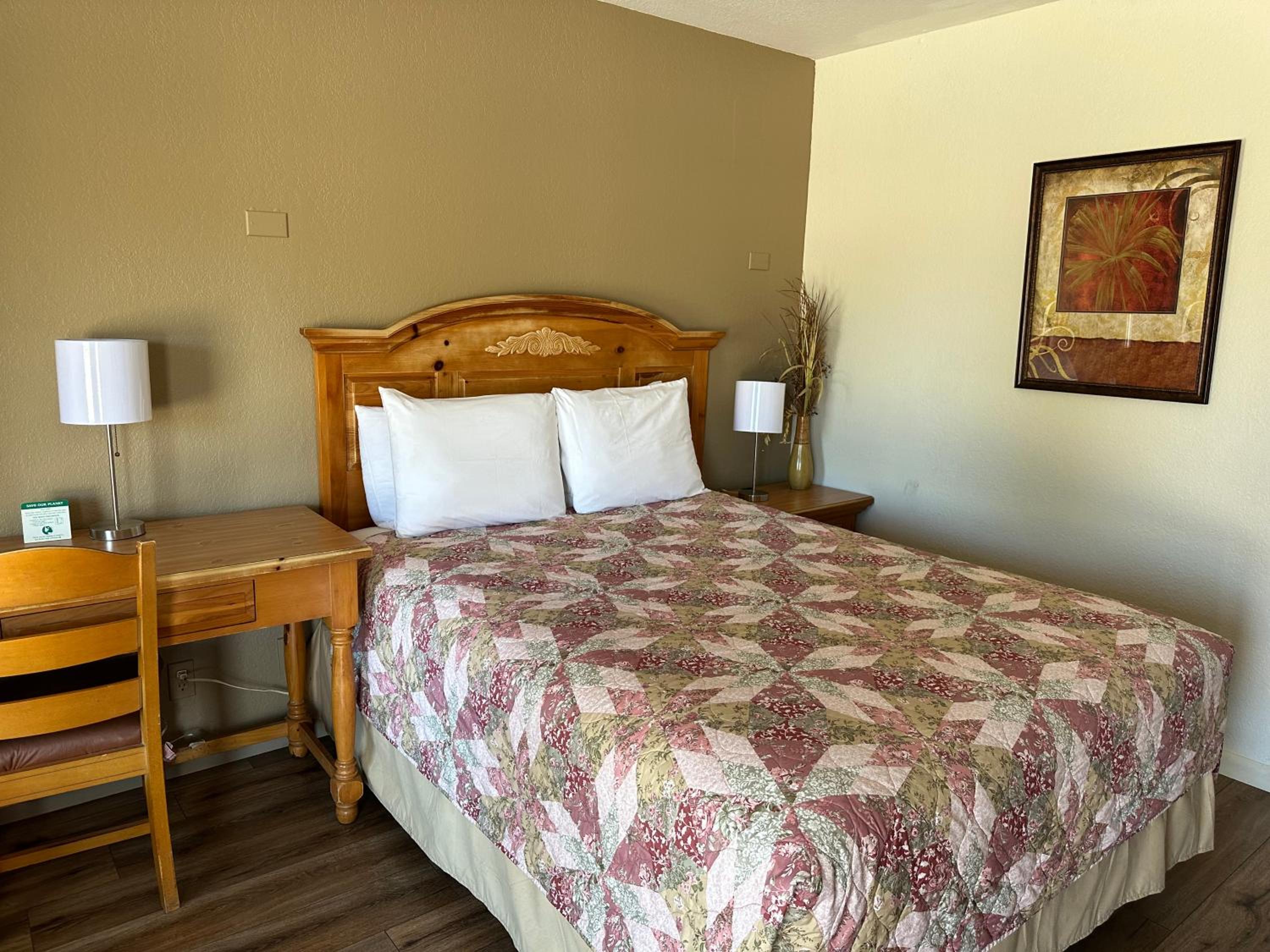 Queen Room - Photo 8