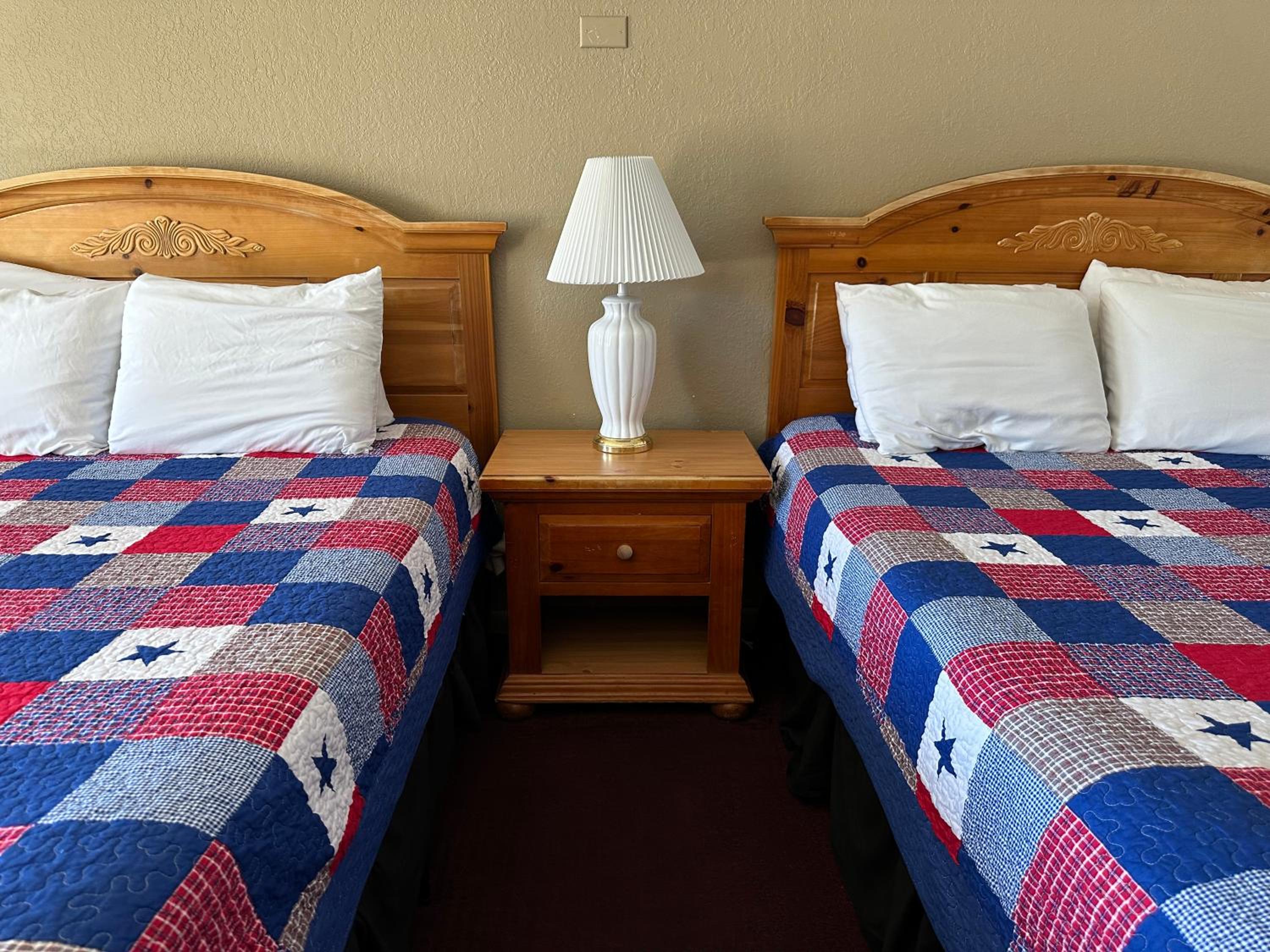 Queen Room with Two Queen Beds - Photo 16