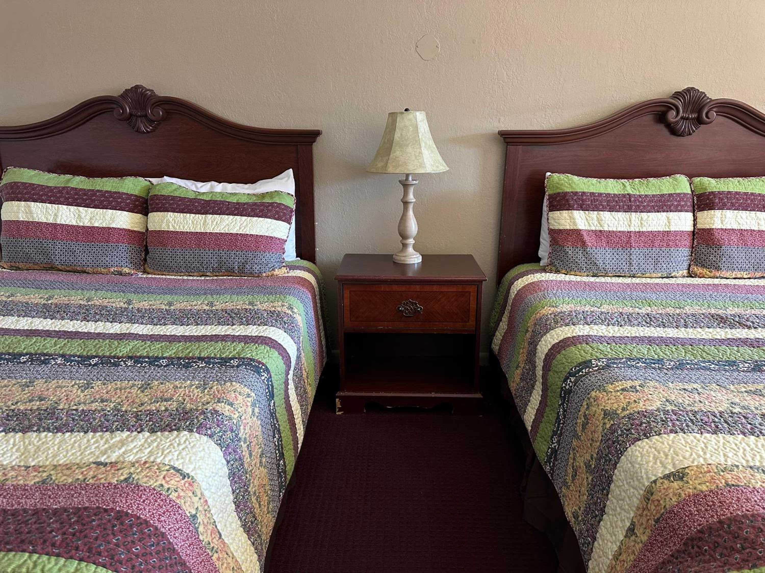 Queen Room with Two Queen Beds - Photo 3