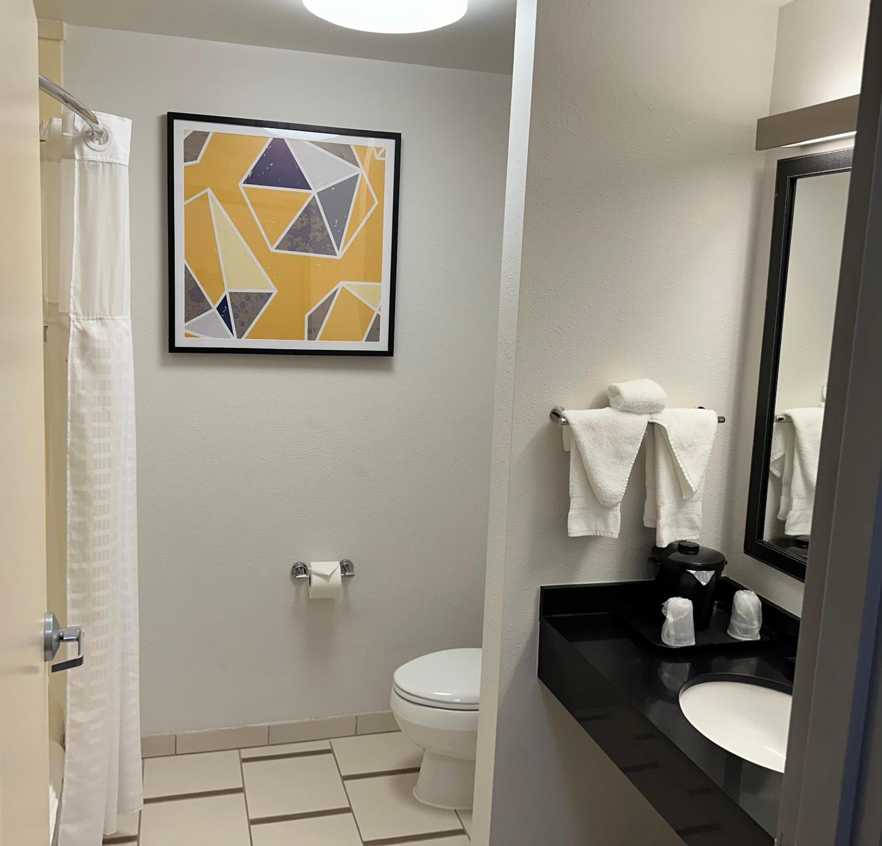 King Room - Non Smoking - Photo 2