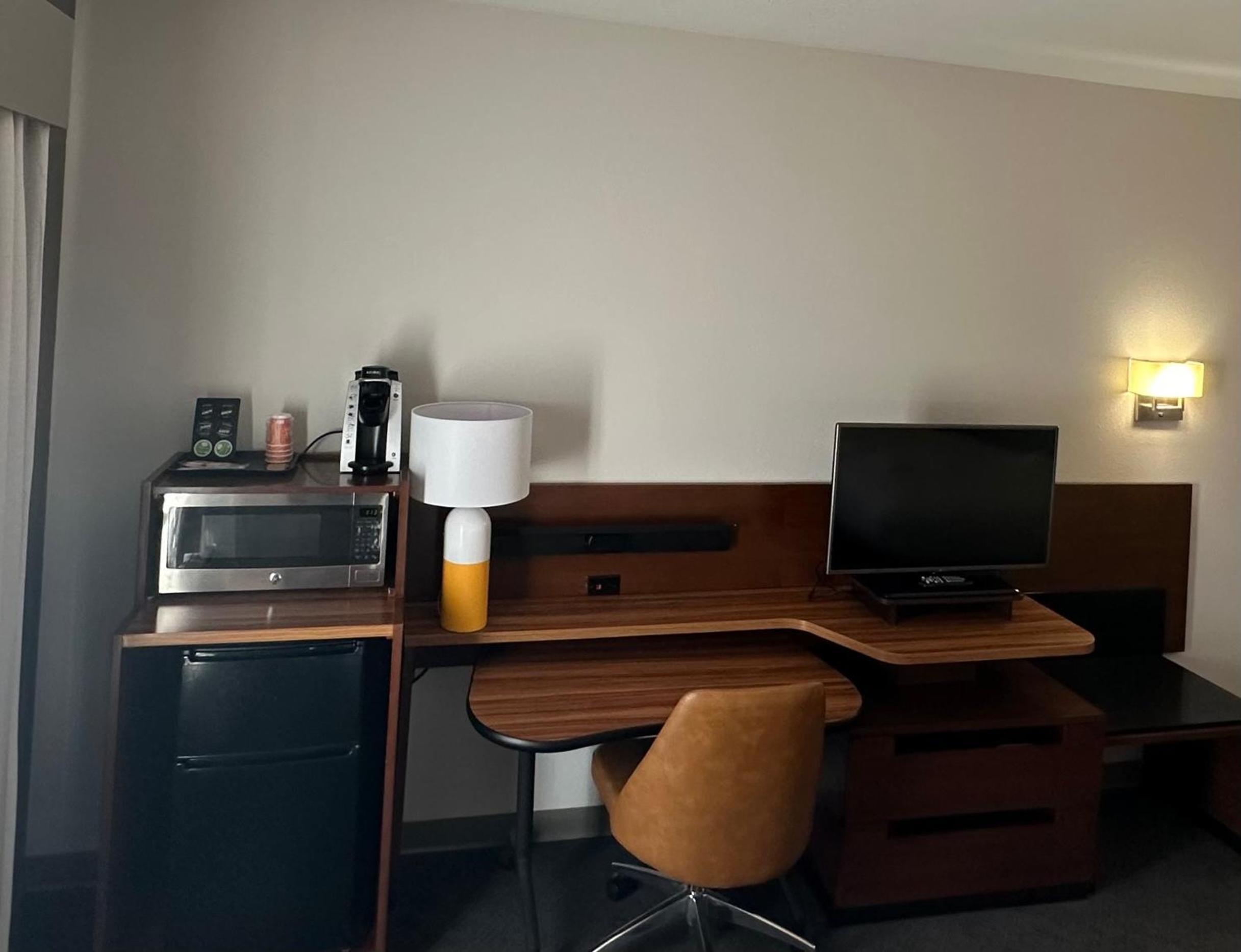 King Room - Non Smoking - Photo 1