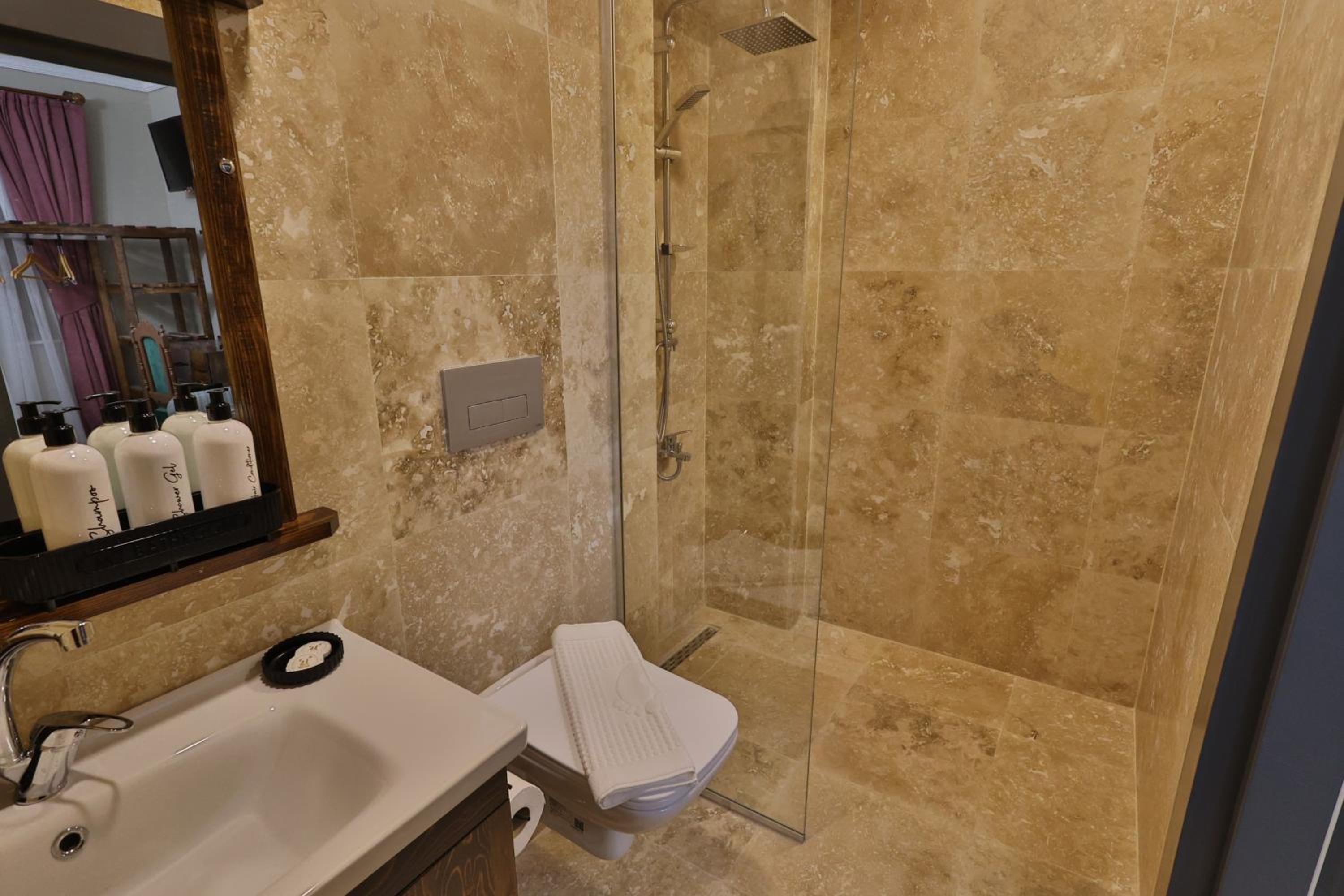 Deluxe Double or Twin Room with Balcony photo 3