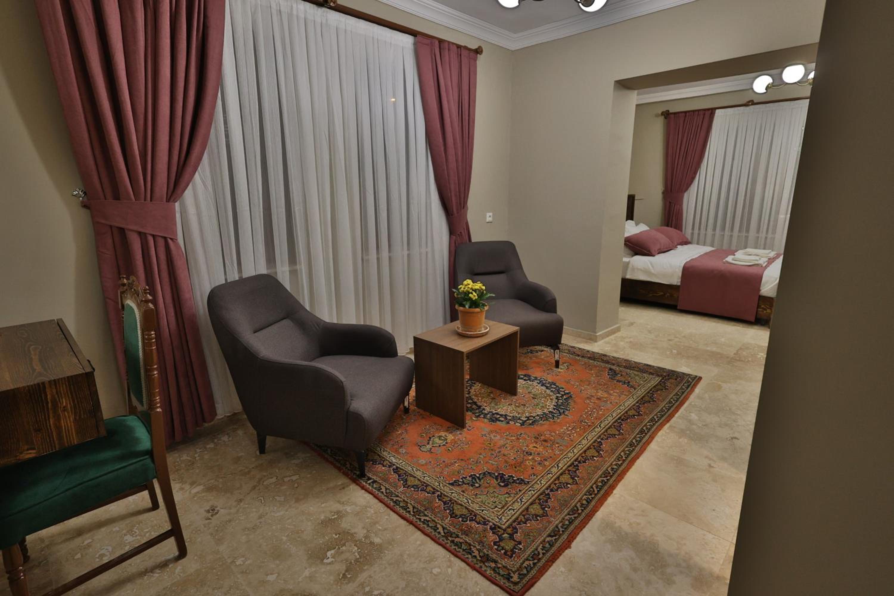 King Room with Balcony photo 2