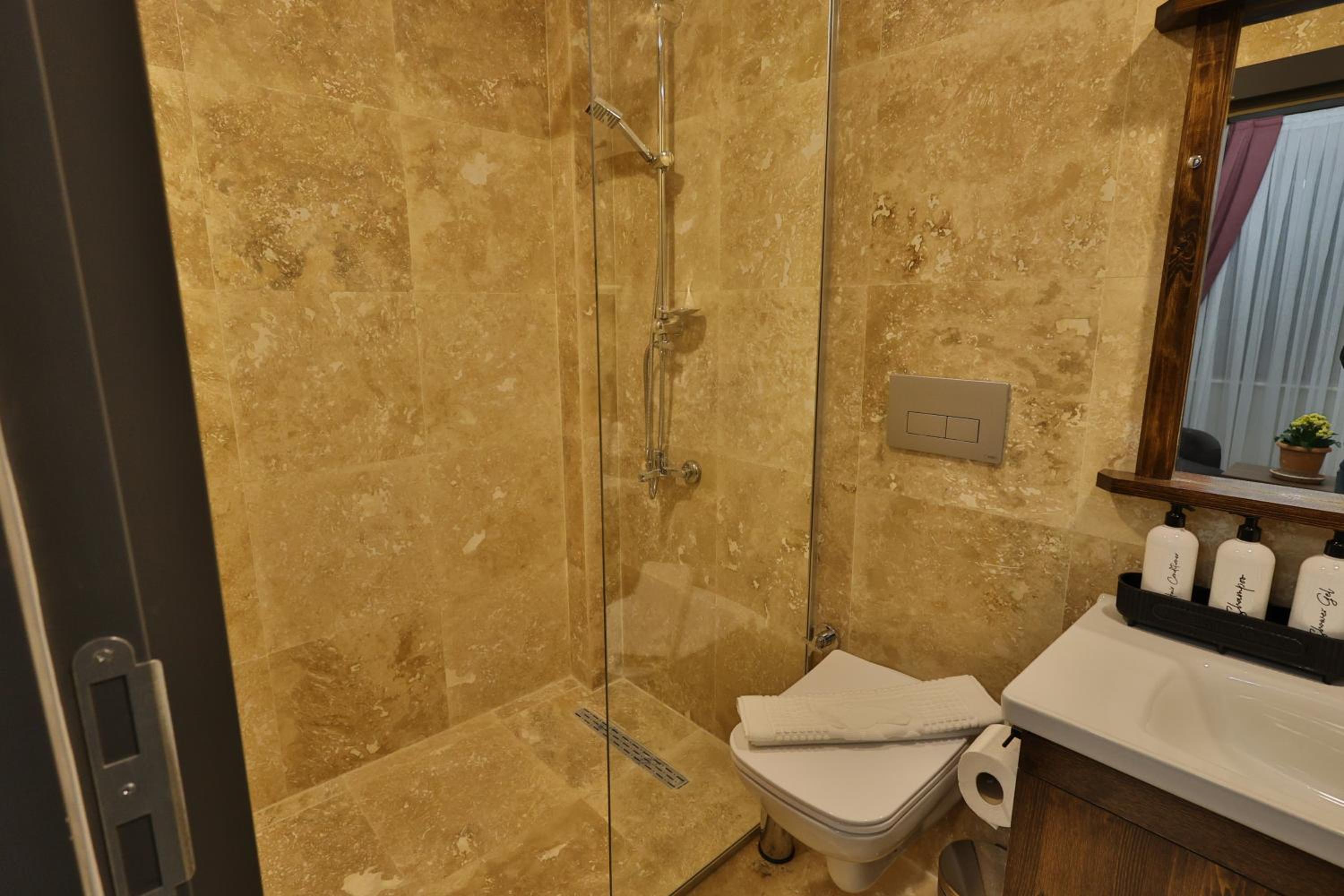 King Room with Balcony photo 3