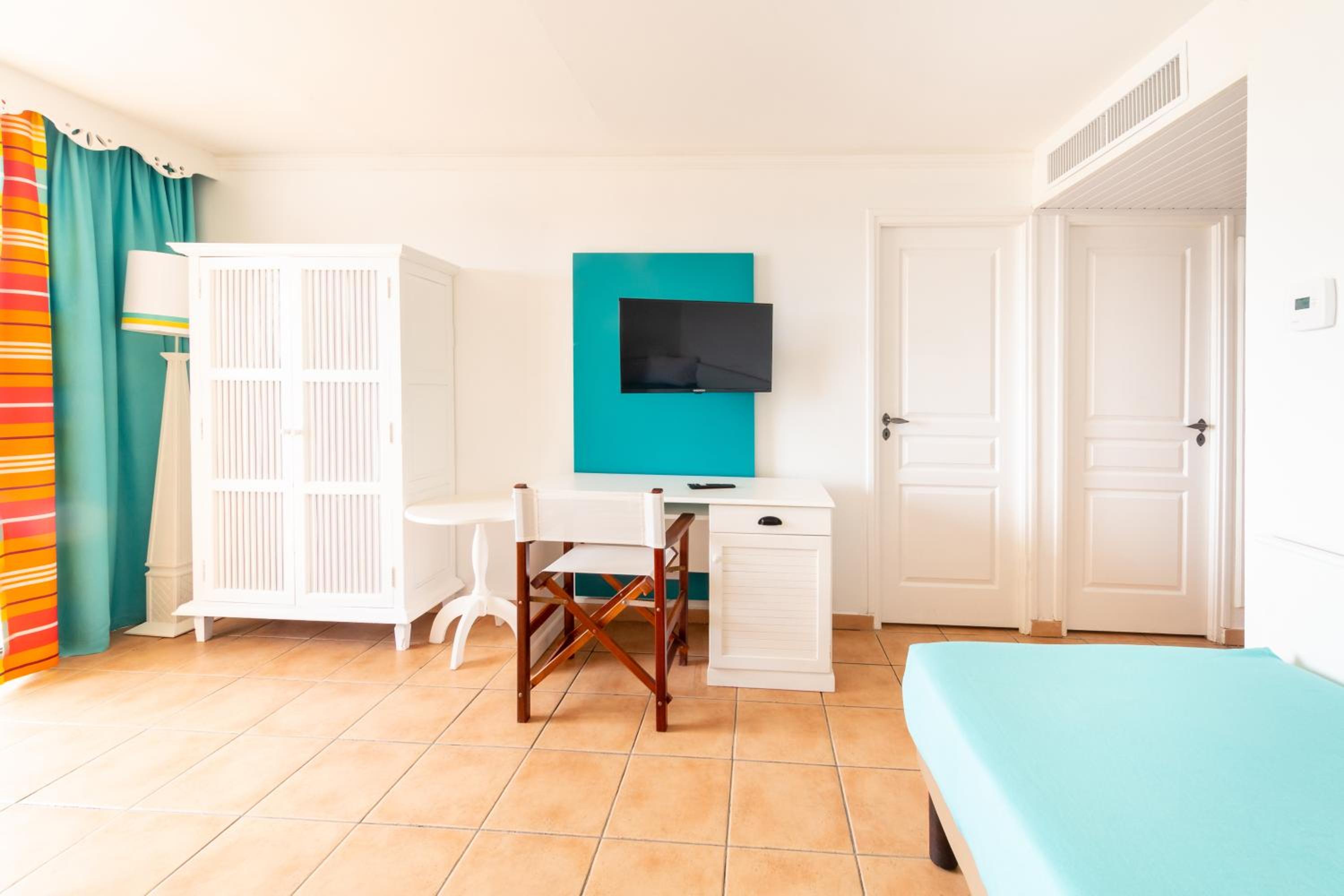 Two-Bedroom Apartment (6 People) - Sea View