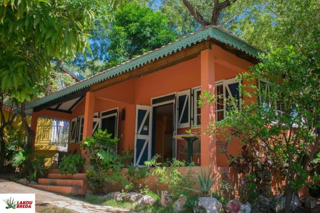 Bungalow with Garden View
