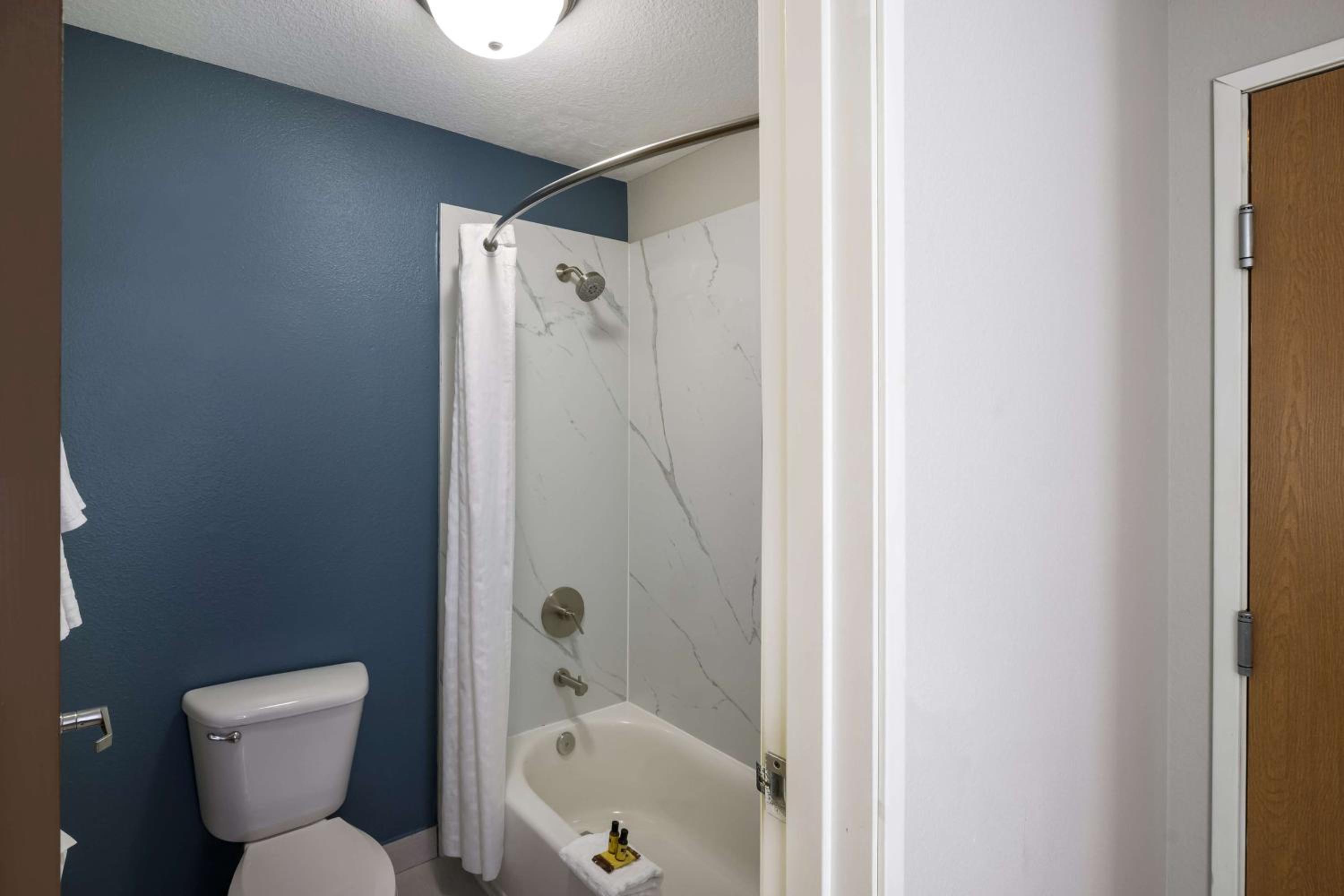 Suite with Two King Beds - Non-Smoking photo 3