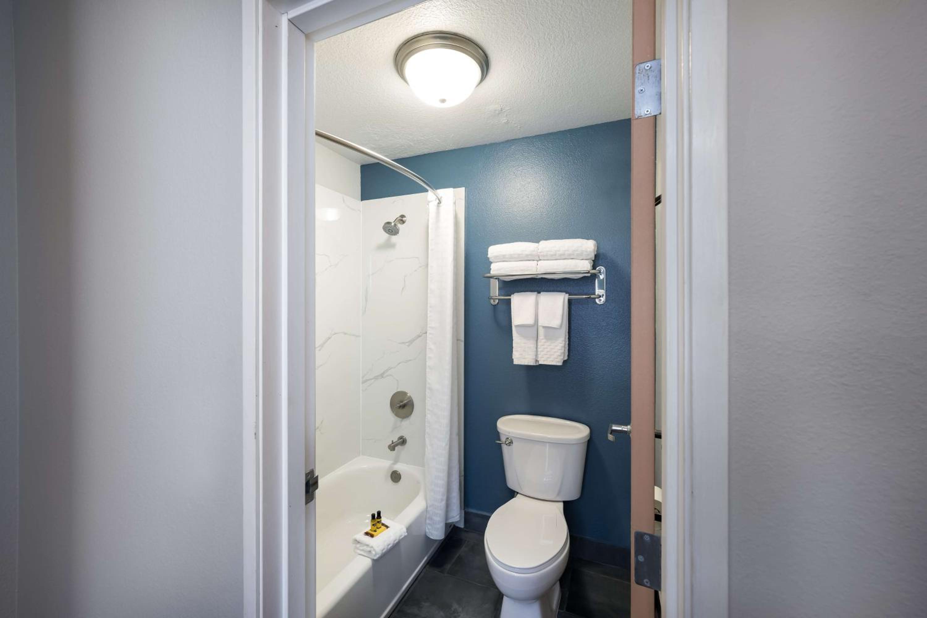 Queen Room with Two Queen Beds - Disability Access/Bath Tub photo 3