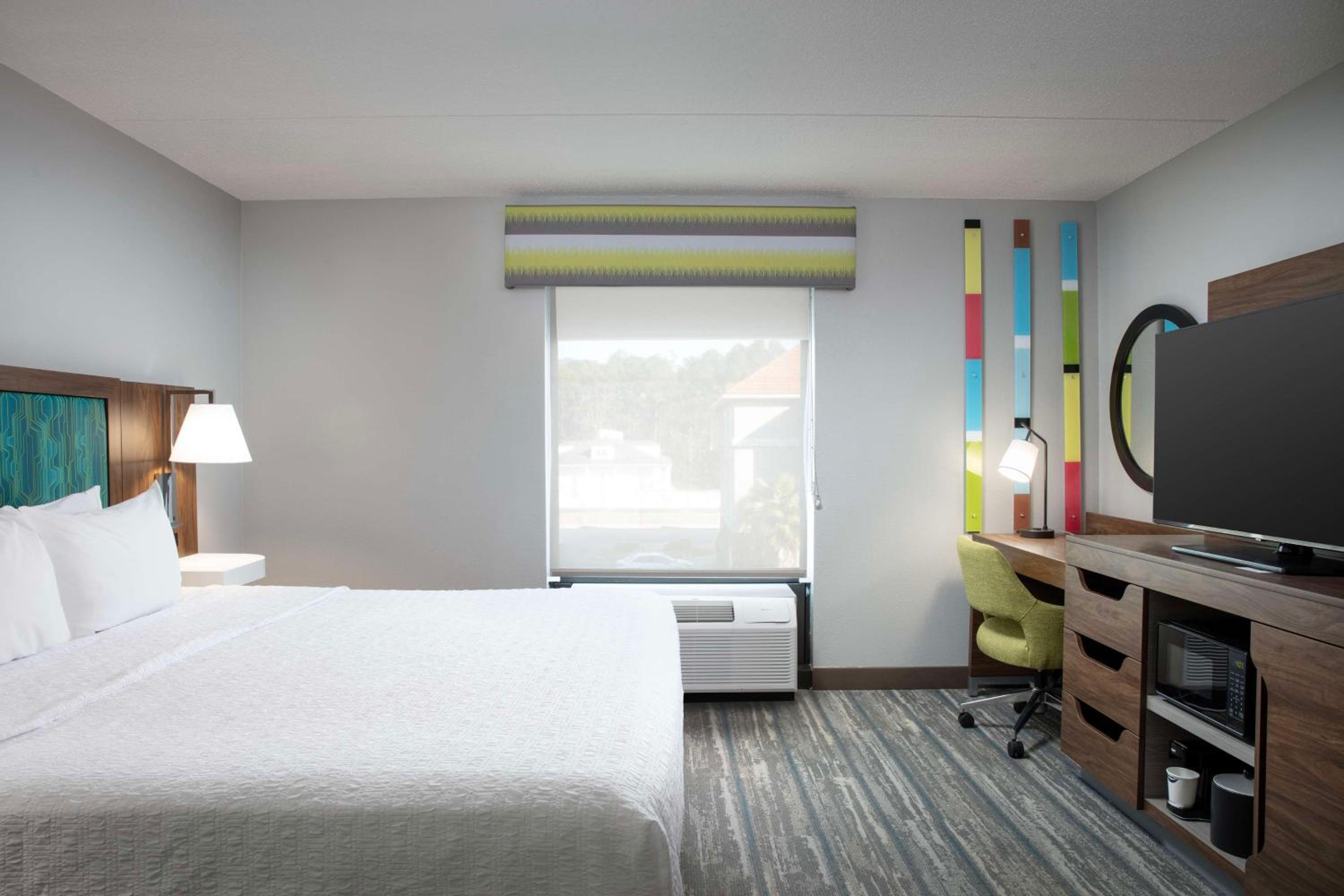 King Room with King Bed - Non-Smoking - Photo 1