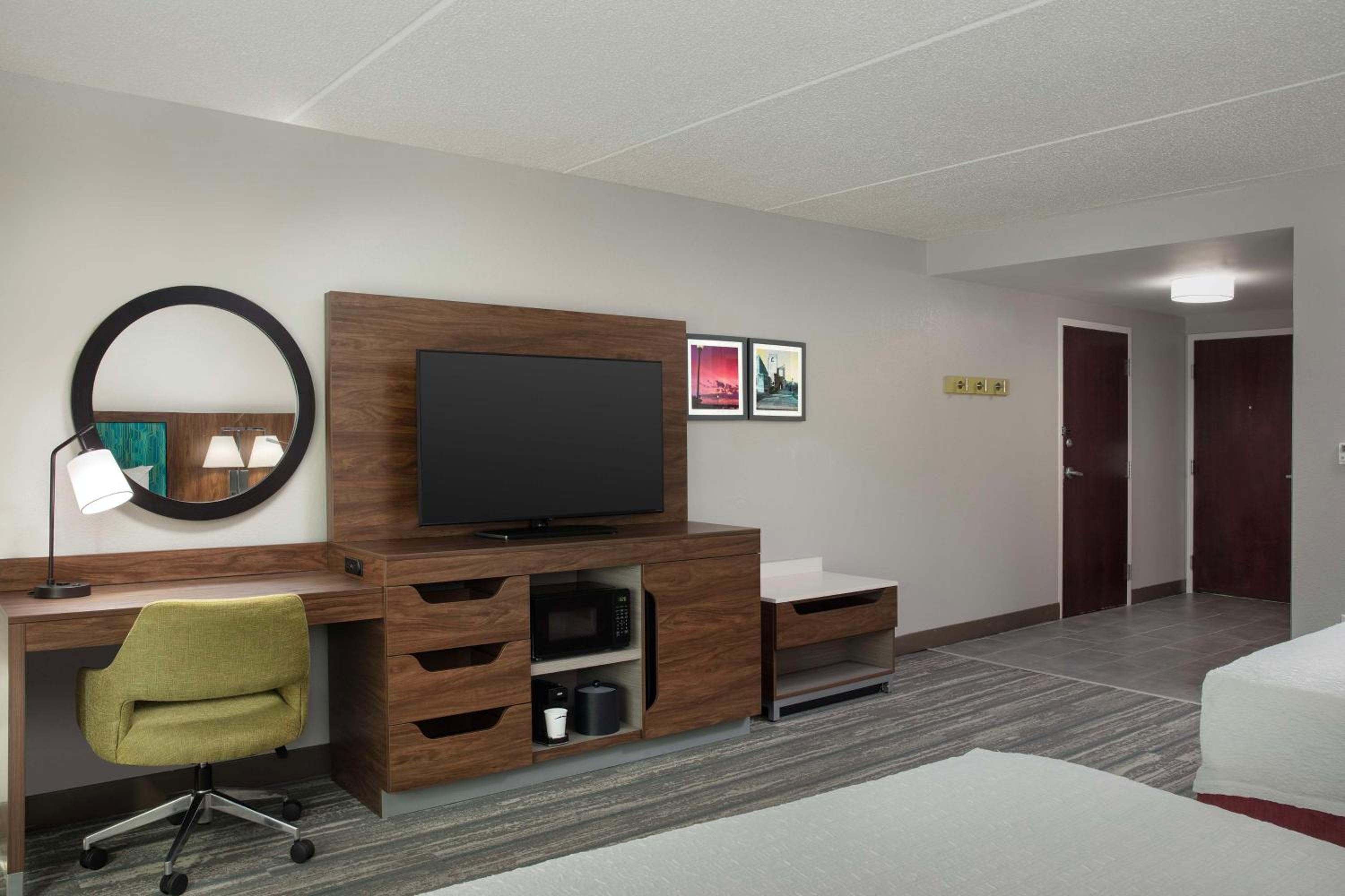 Queen Room with Two Queen Beds - Mobility and Hearing Access/Non-Smoking - Photo 1