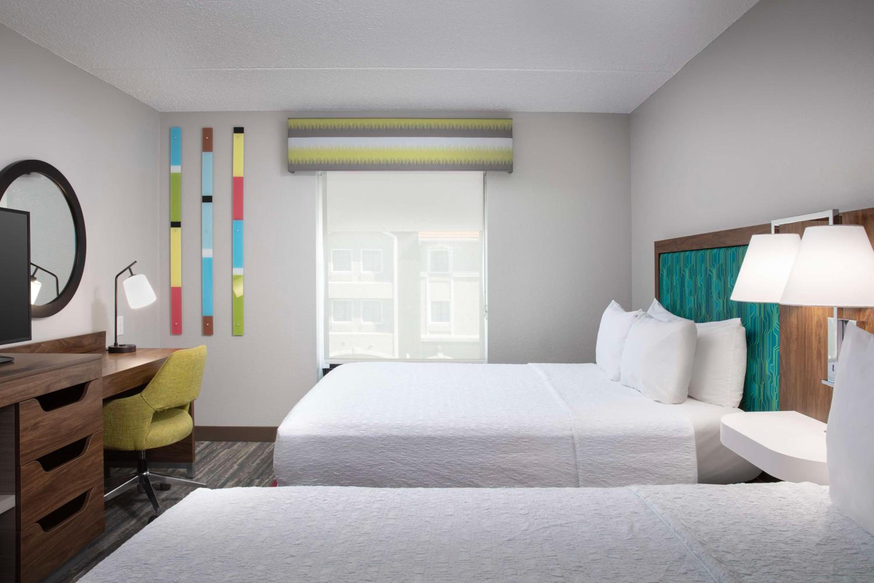Room with Two Queen Beds - Non-Smoking - Photo 2