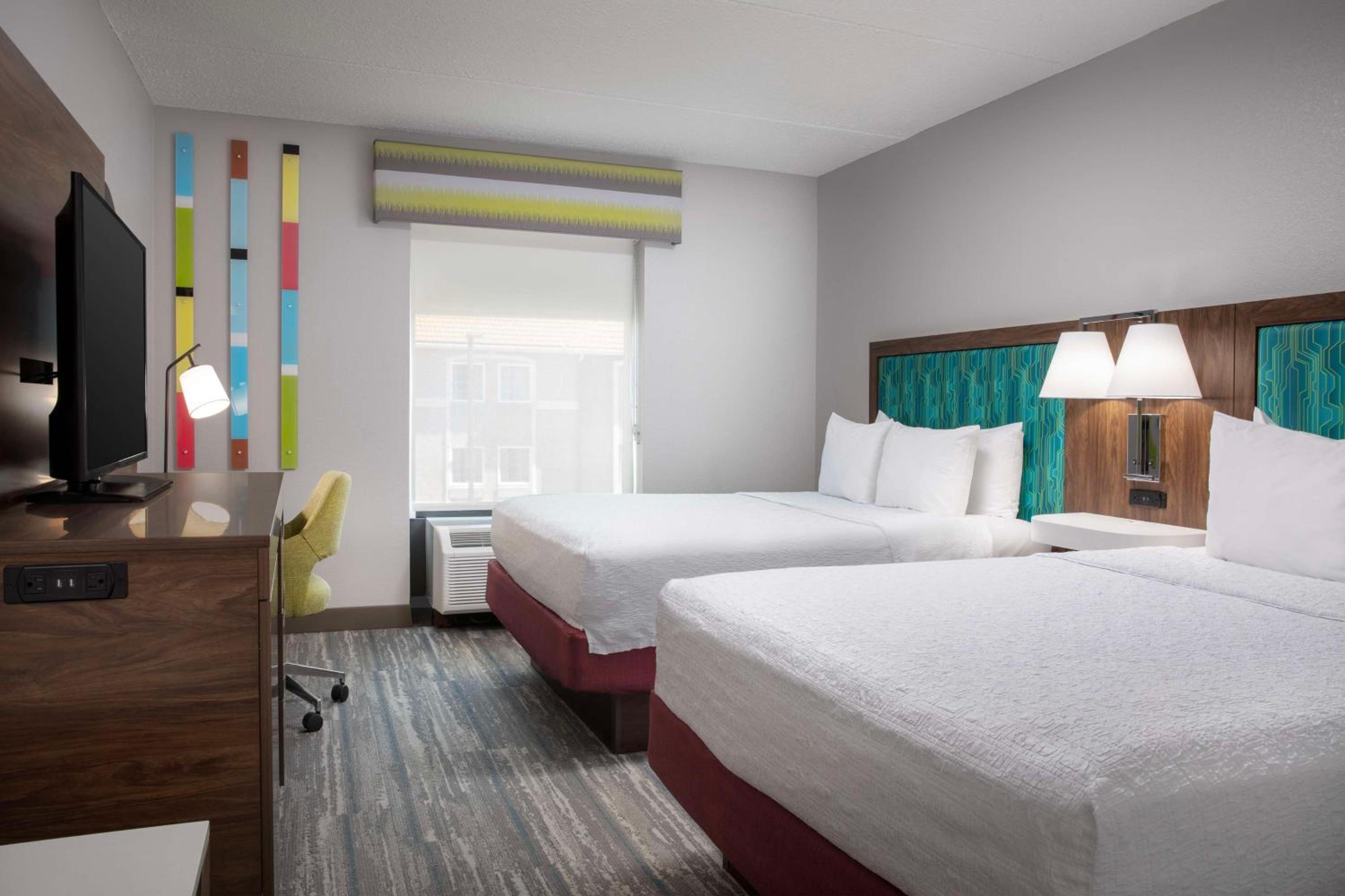 Room with Two Queen Beds - Non-Smoking - Photo 3