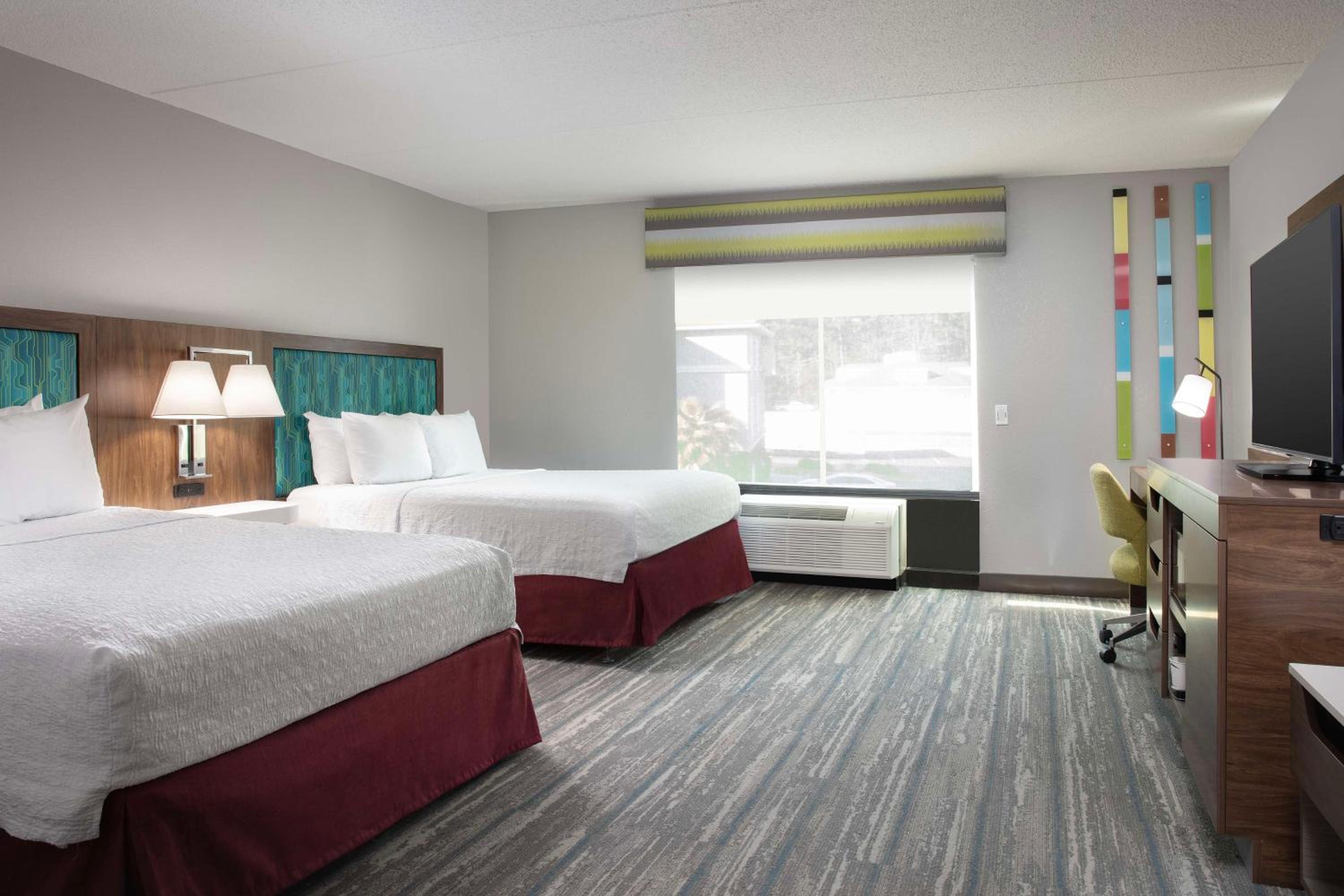 Queen Room with Two Queen Beds - Mobility and Hearing Access/Non-Smoking - Photo 3