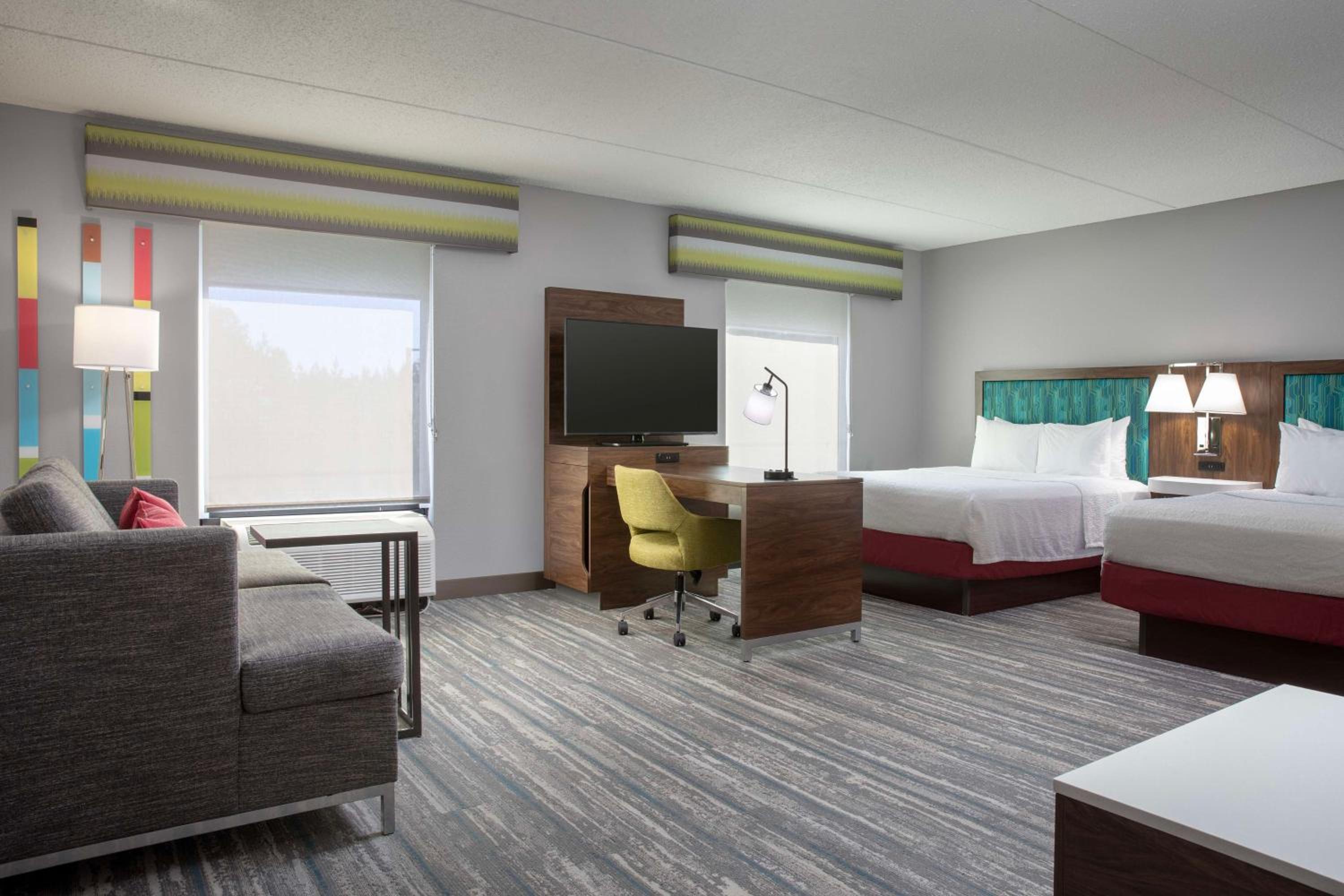 Queen Studio Suite with Two Queen Beds - Non-Smoking photo 3