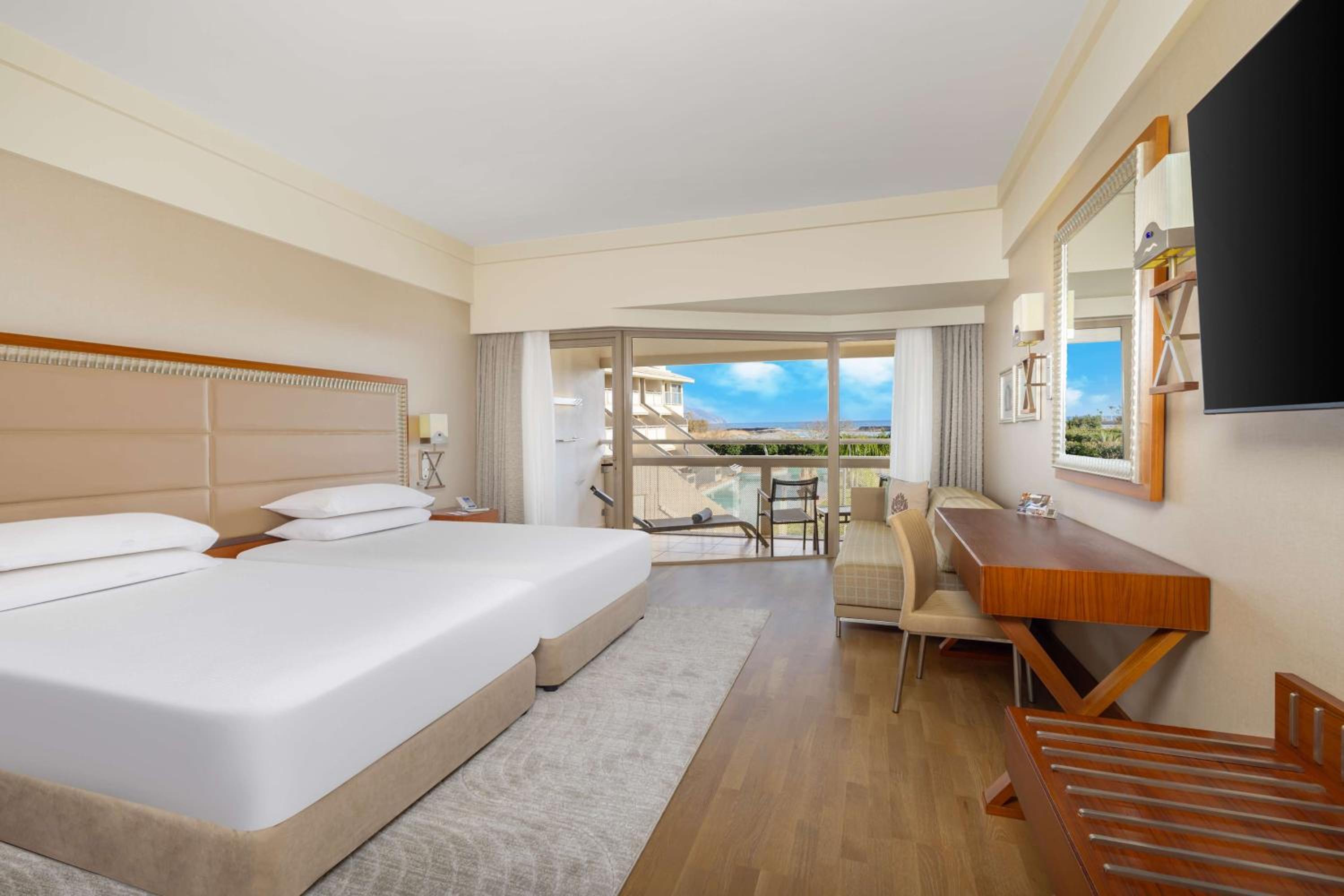 Twin Guest Room with Pool Access and Sea View