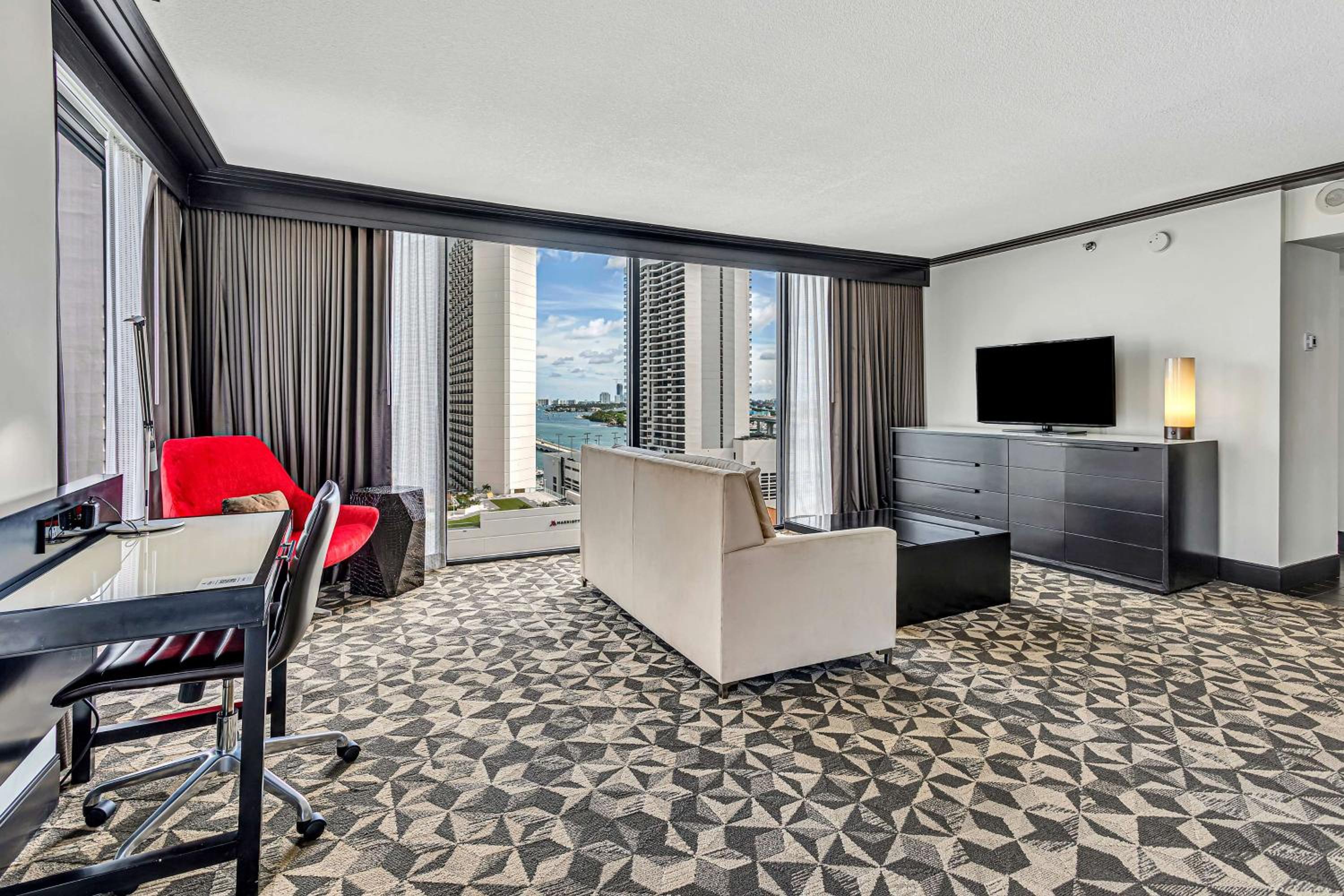 Junior King Suite with Bay View