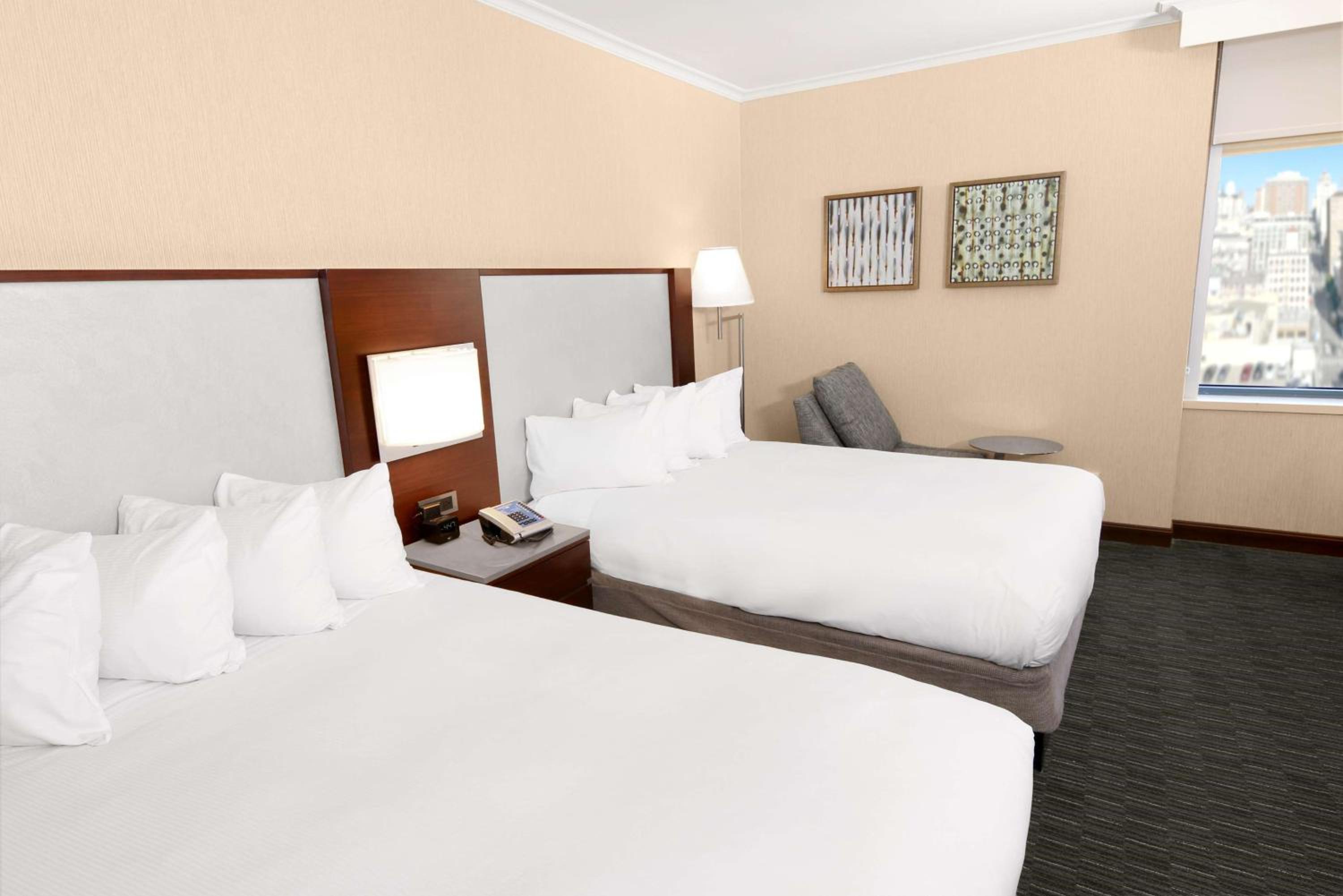 Double Room with Two Double Beds - Photo 2
