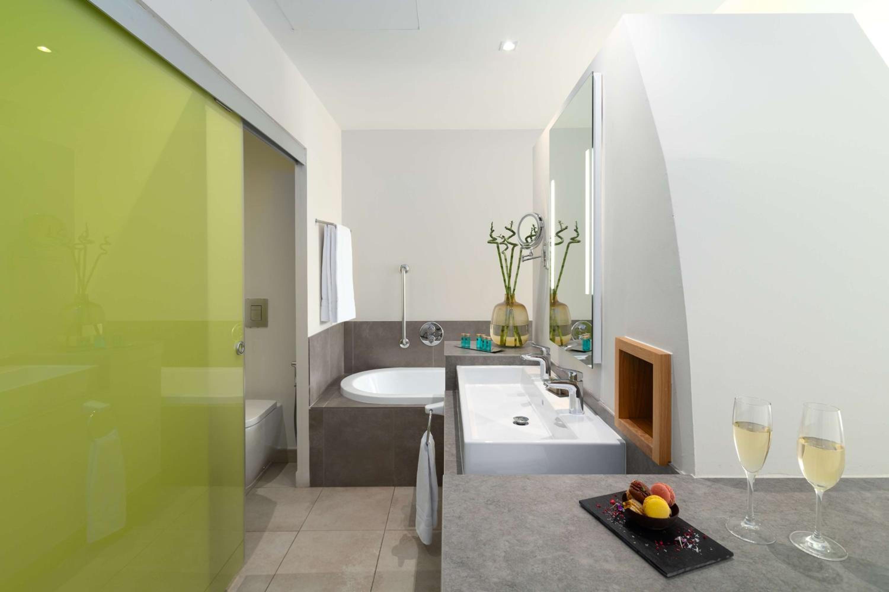 King Room with Sea View - Photo 3
