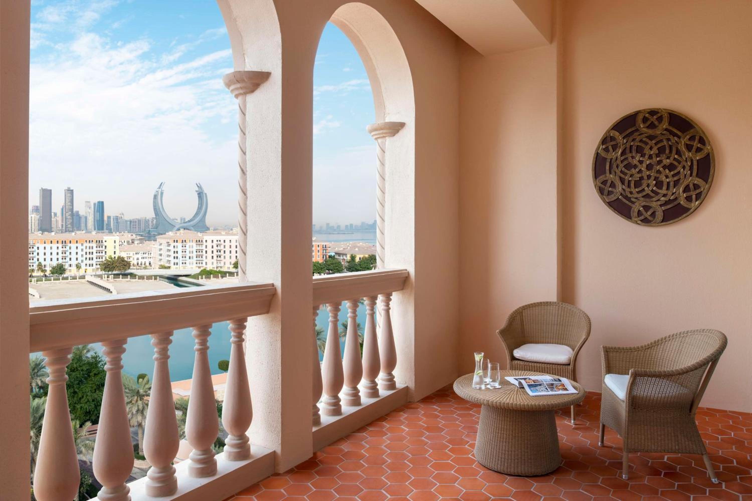 Deluxe Pearl View Room Twin photo 3