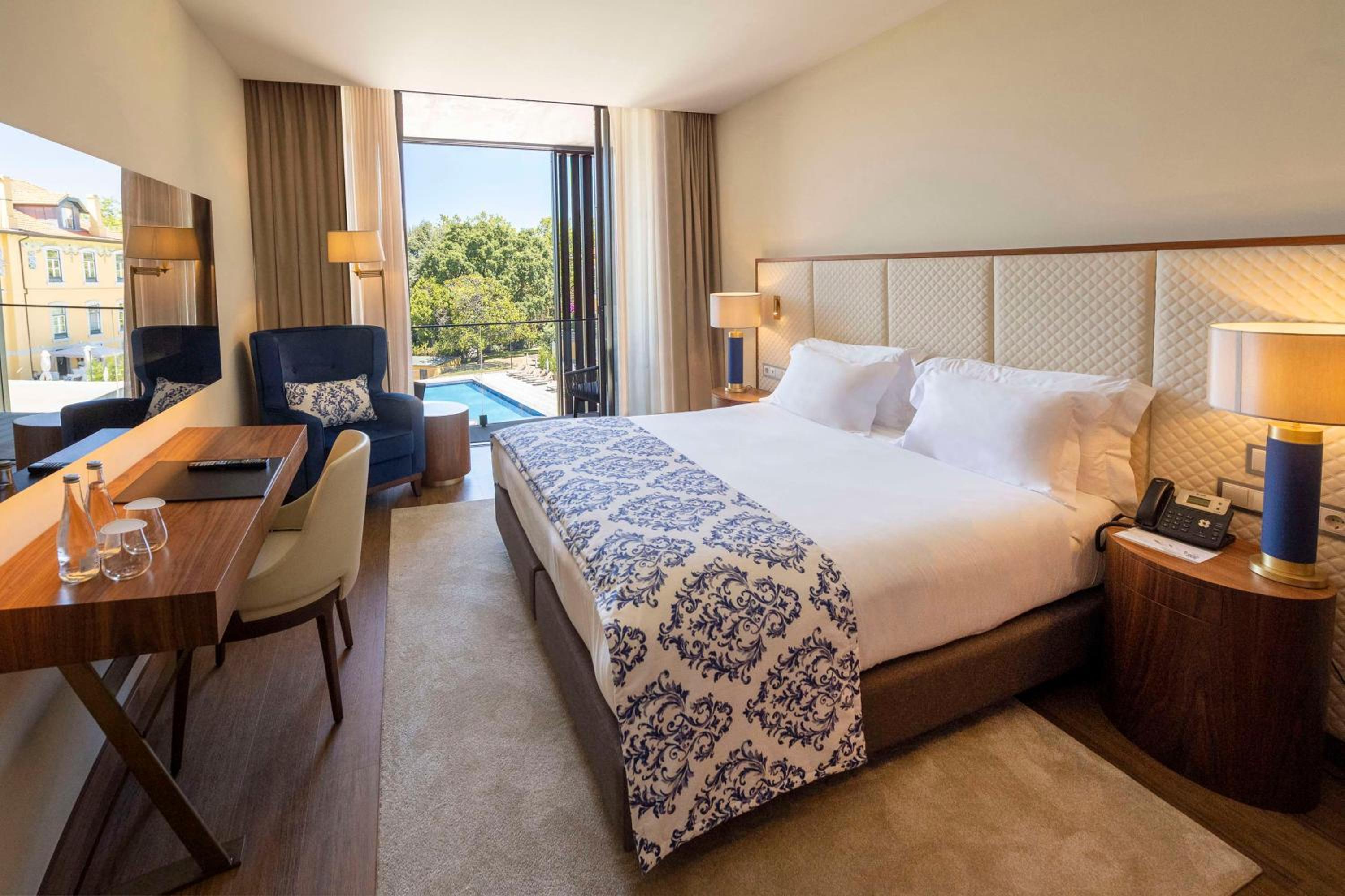 Superior King Room with Balcony and Pool View