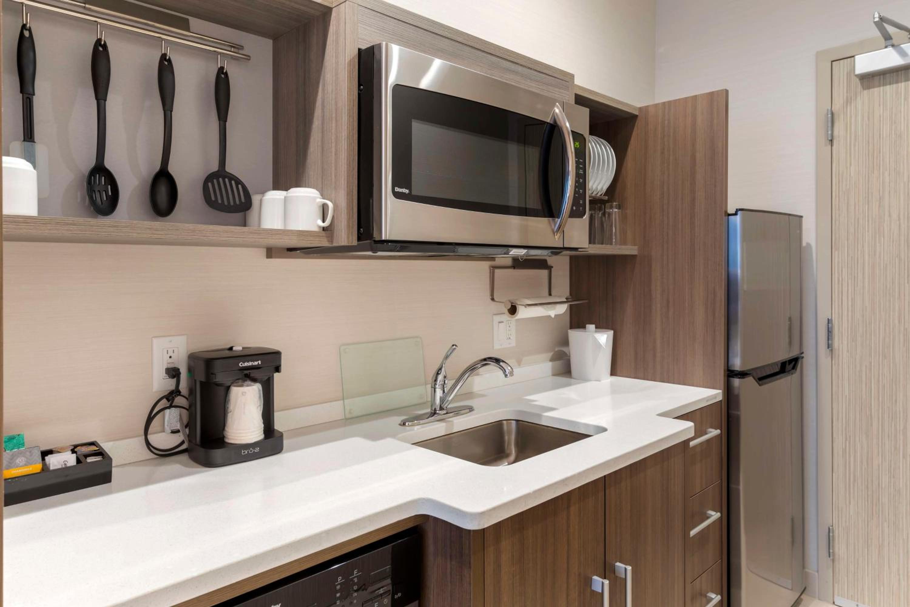 One-Bedroom King Suite - Non-Smoking - Photo 13