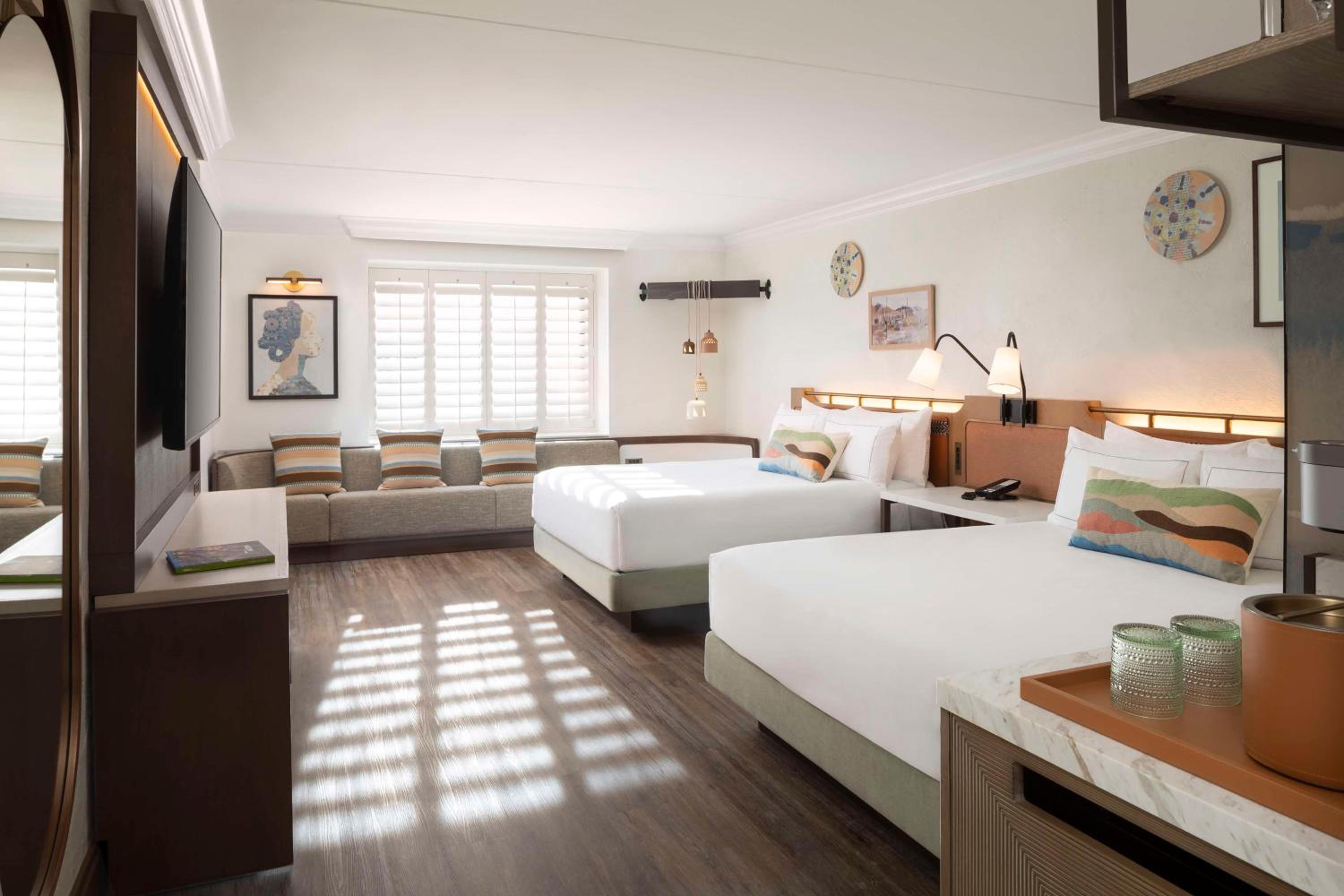 Queen Room with Two Queen Beds and Golf View - Photo 1
