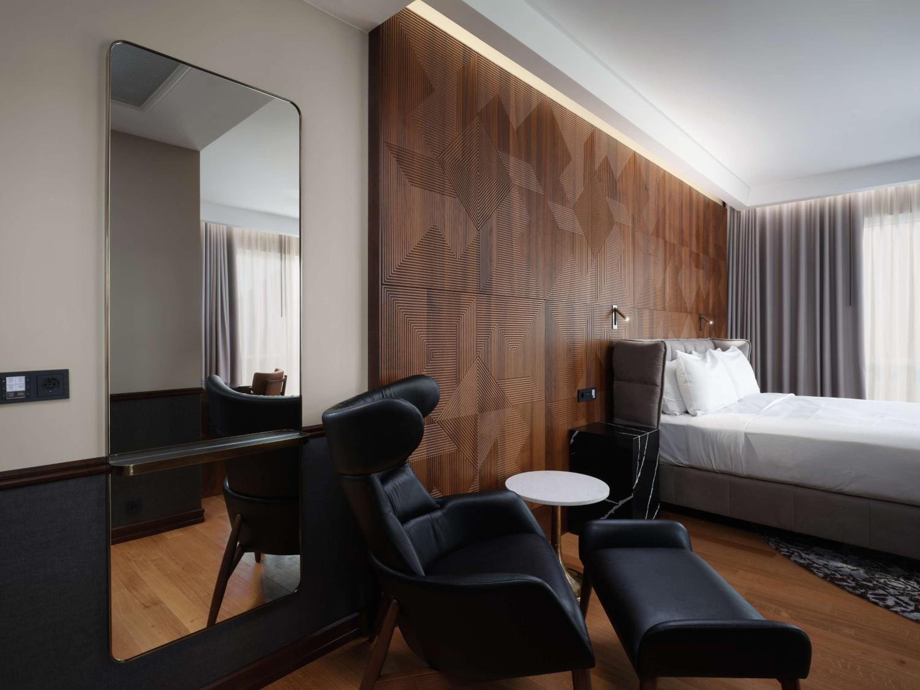 King Junior Suite with Spa Access - Photo 1