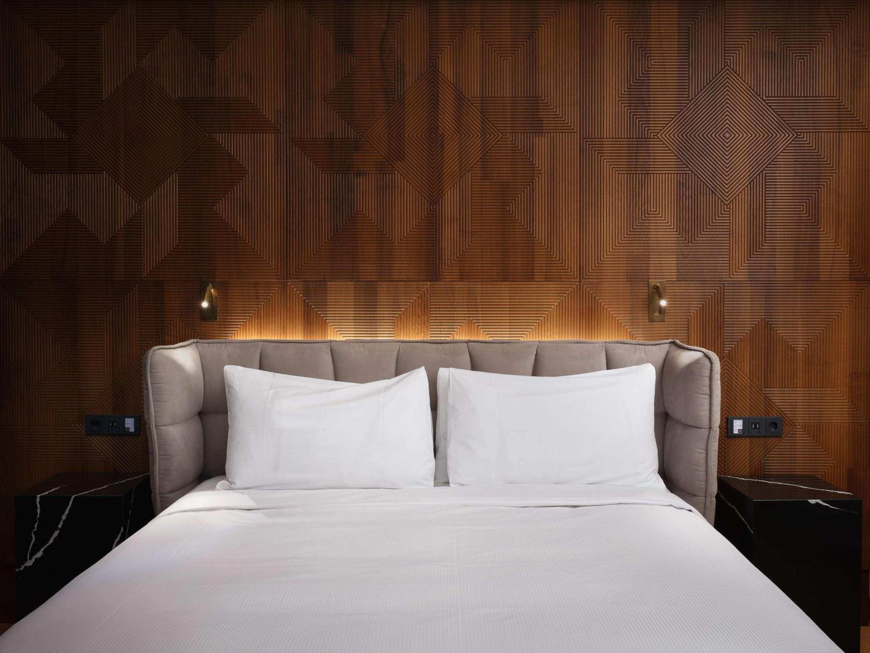 King Junior Suite with Spa Access - Photo 2