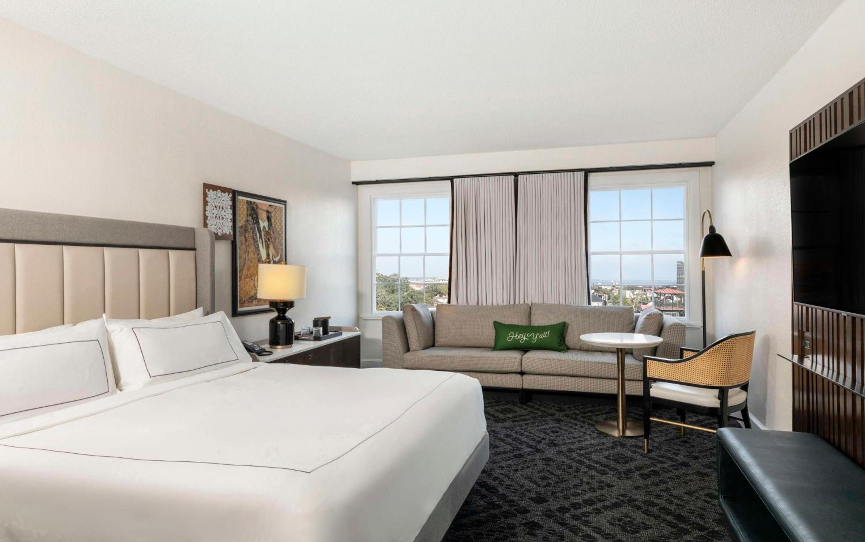 Deluxe King Room with City View - Photo 1