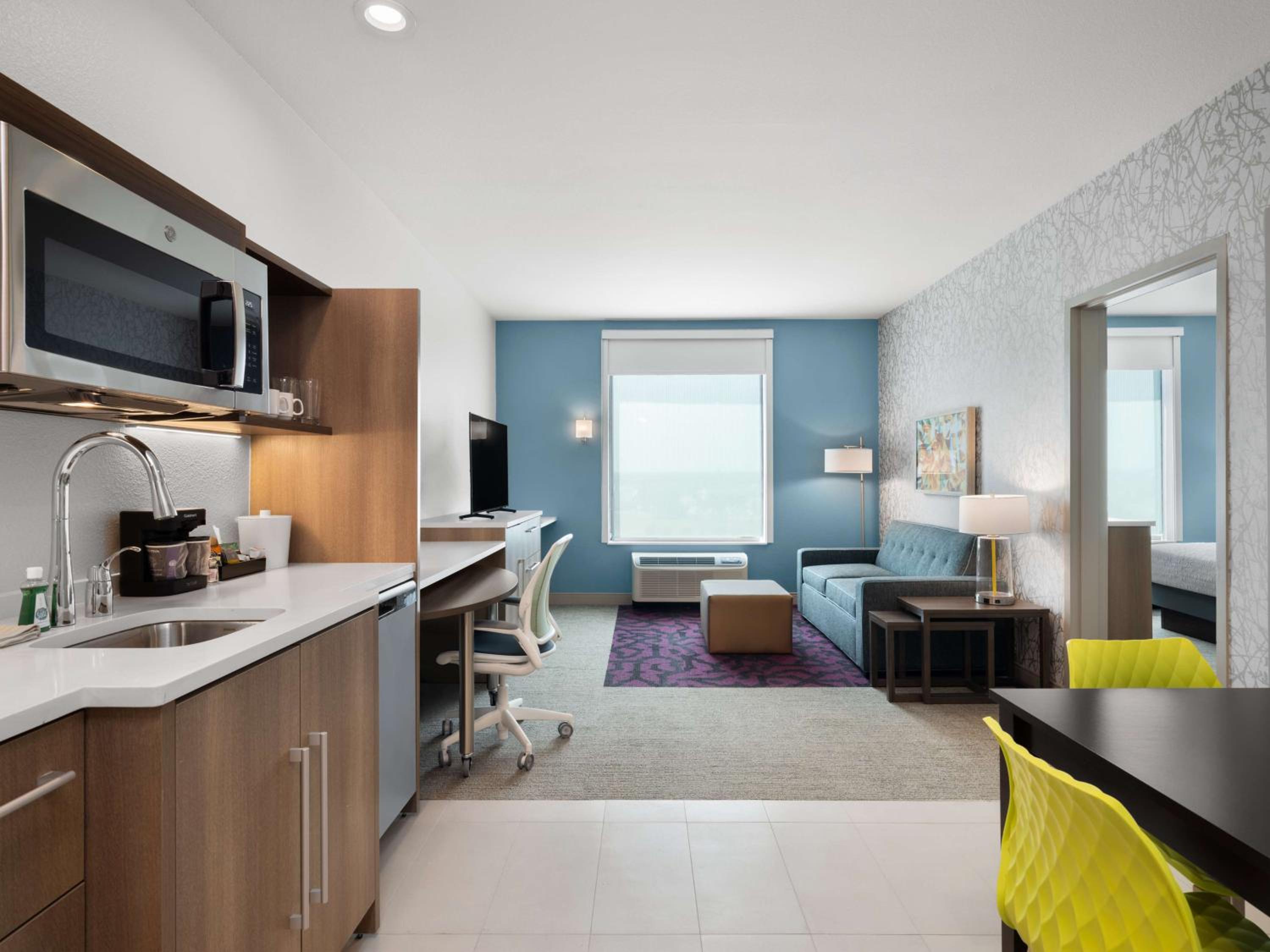 One-Bedroom King Suite - Photo 4