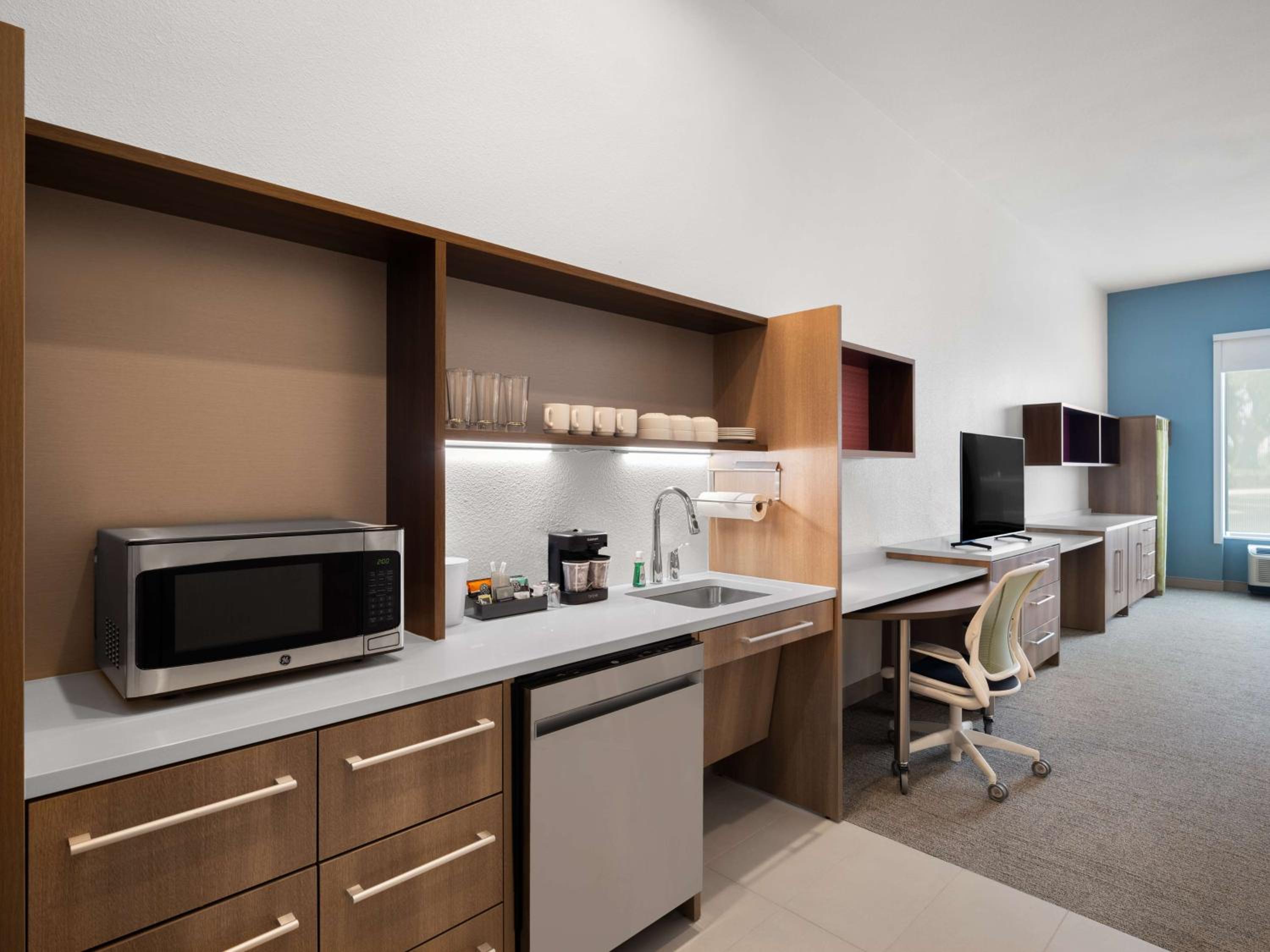 Studio Suite with Two Queen Beds - Photo 17