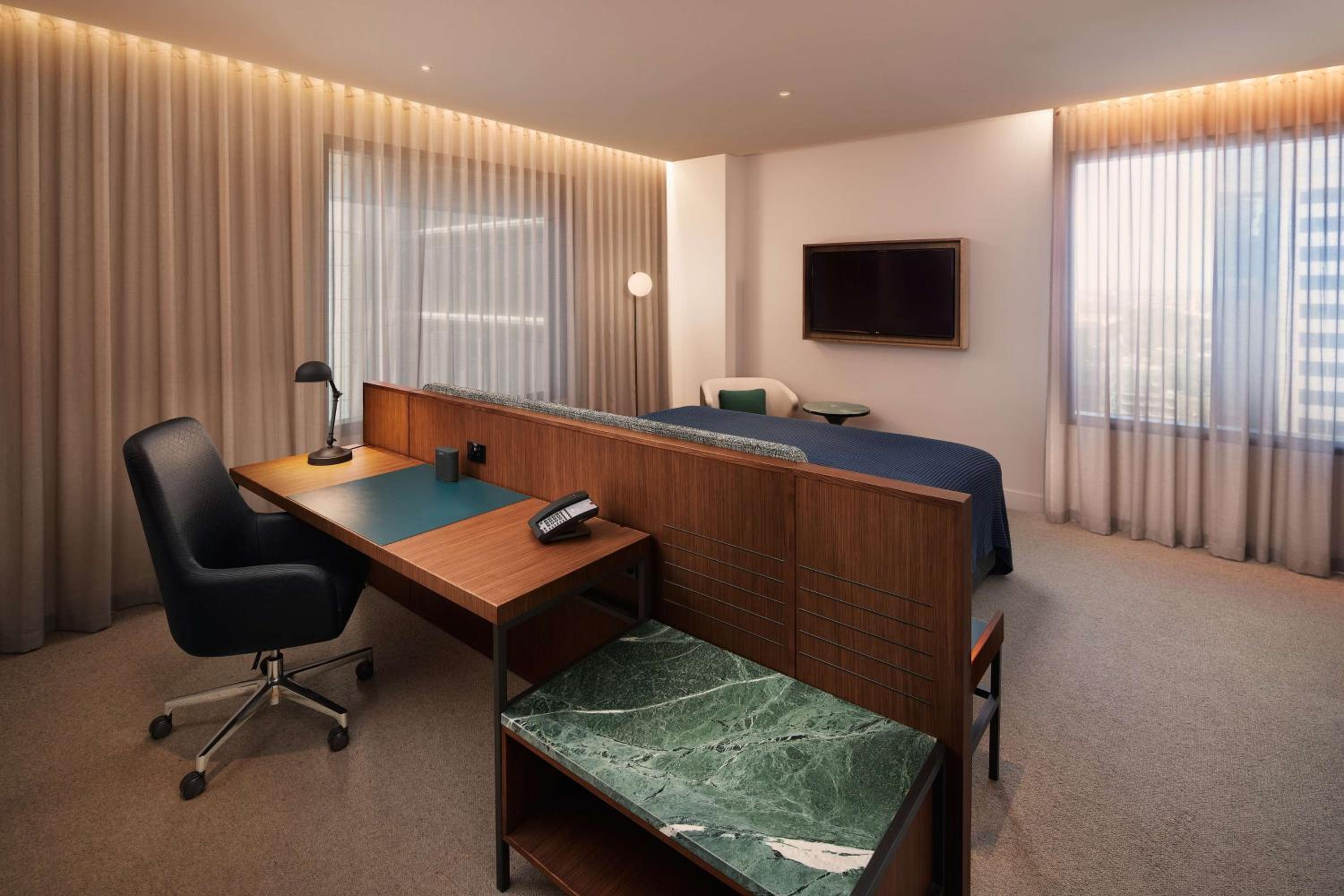Executive Club King Room - Photo 6