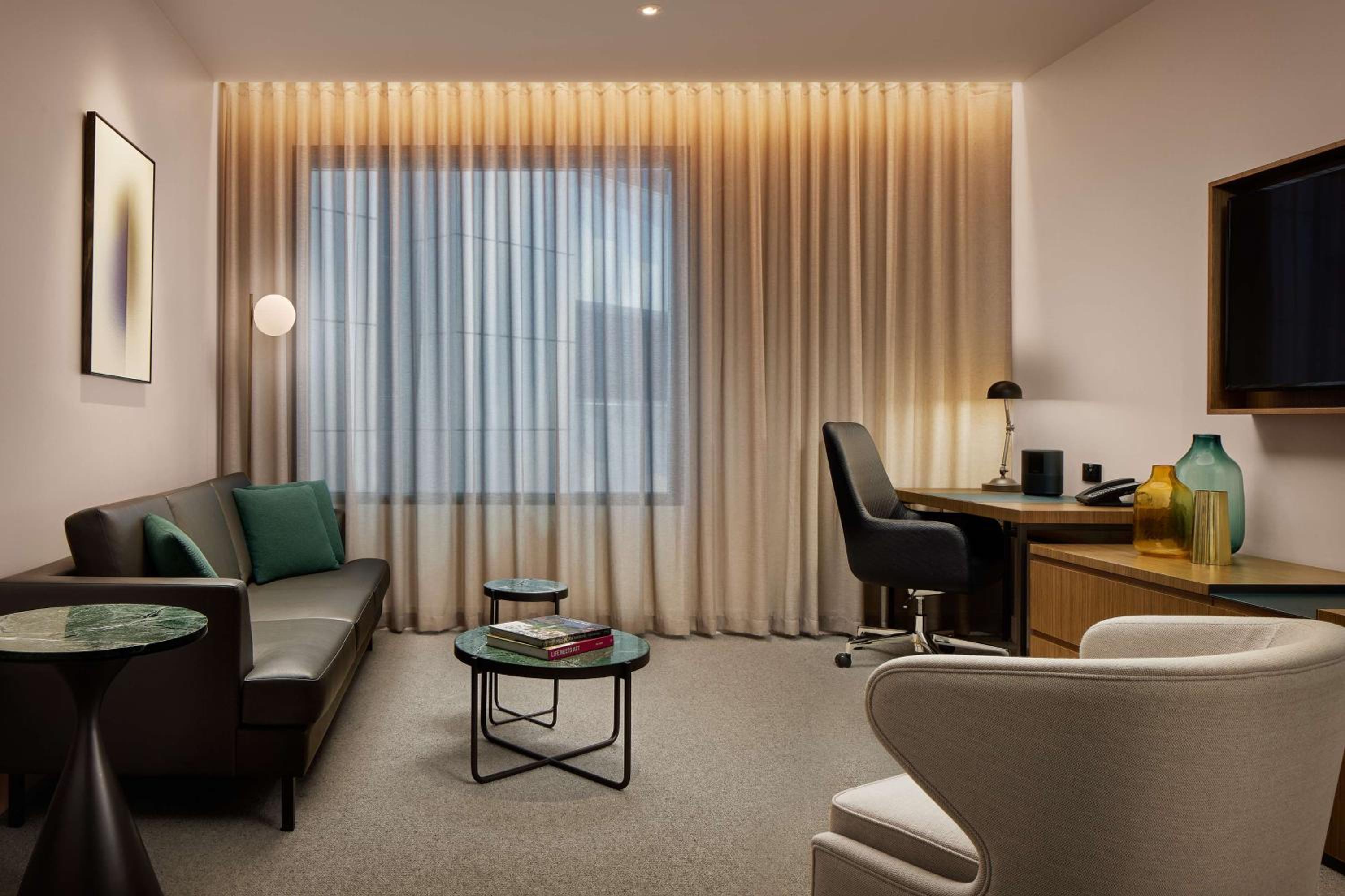 Two-Bedroom Executive Club King Suite - Photo 4