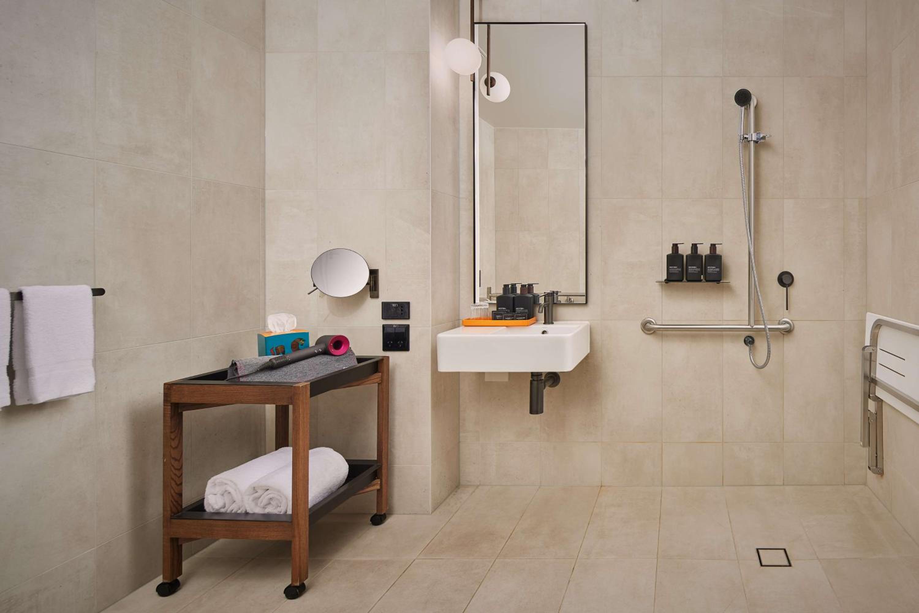 Queen Room - Mobility Accessible - Photo 4