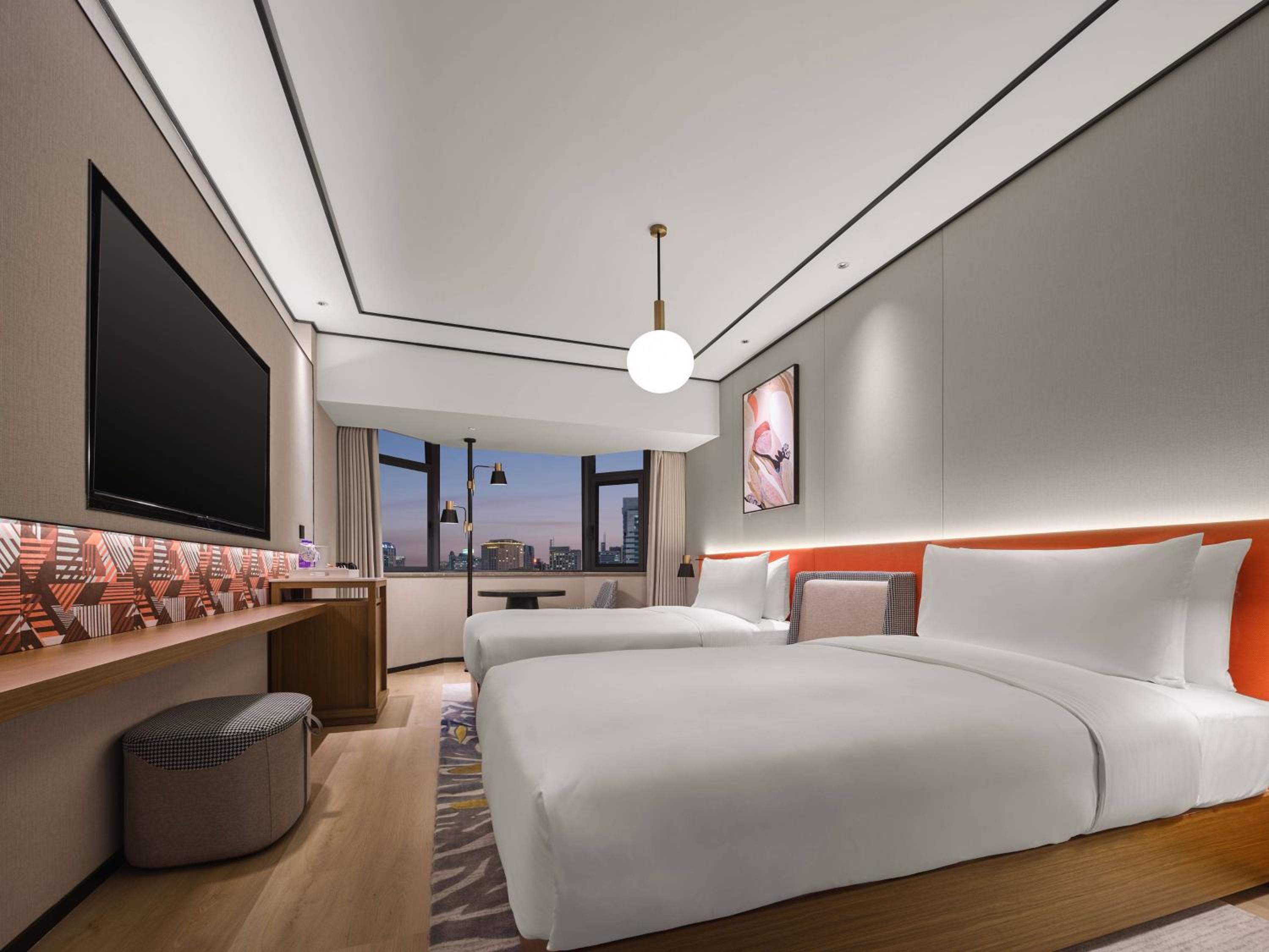 Superior Twin Room thumbnail 6