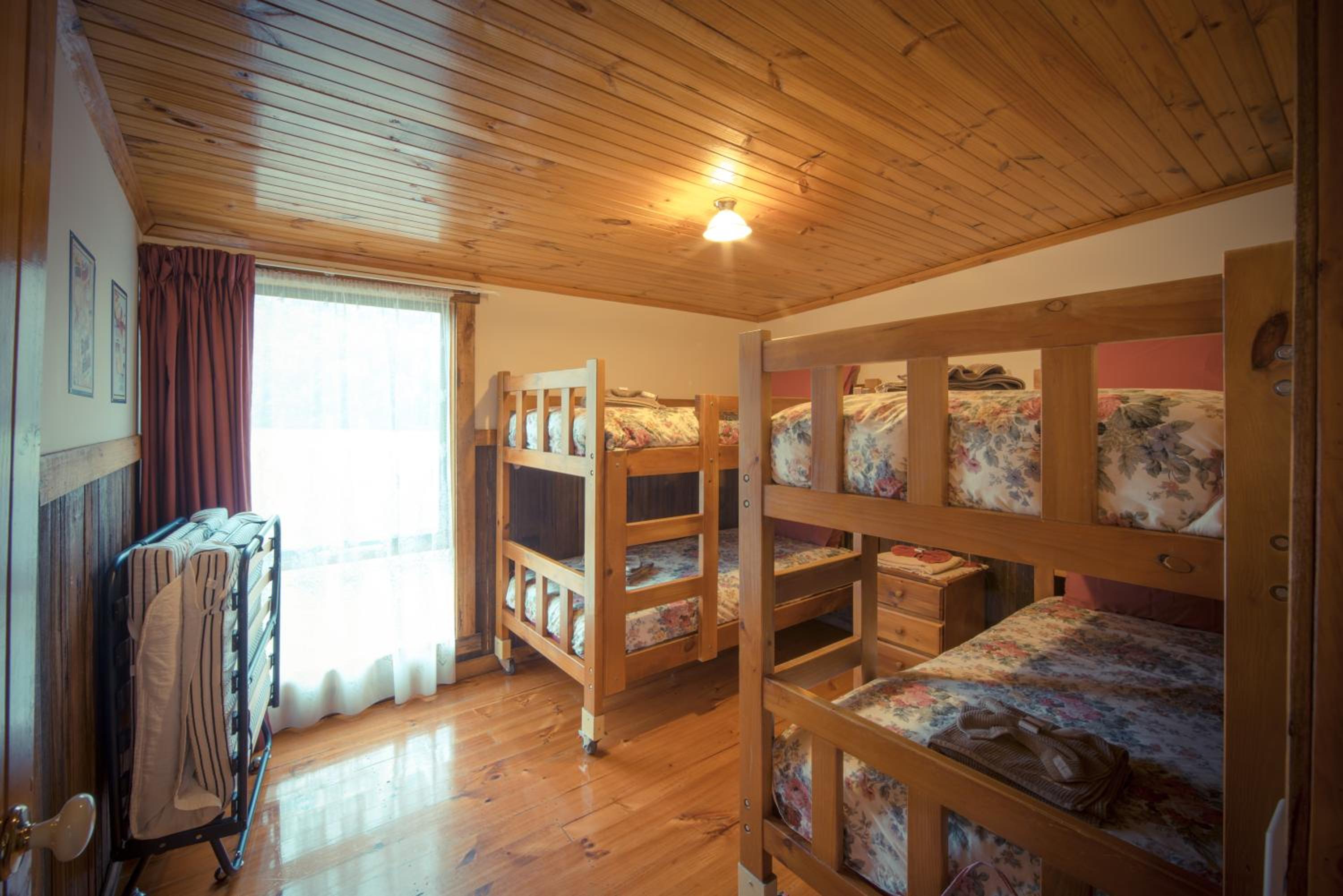 Three-Bedroom Cottage - Cedar Lodge - Photo 6