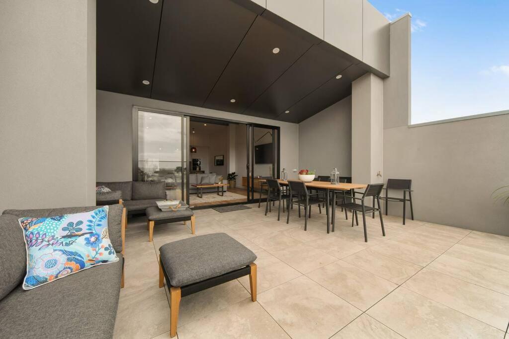 Four-Bedroom Deluxe Home - Oceanfront photo 2