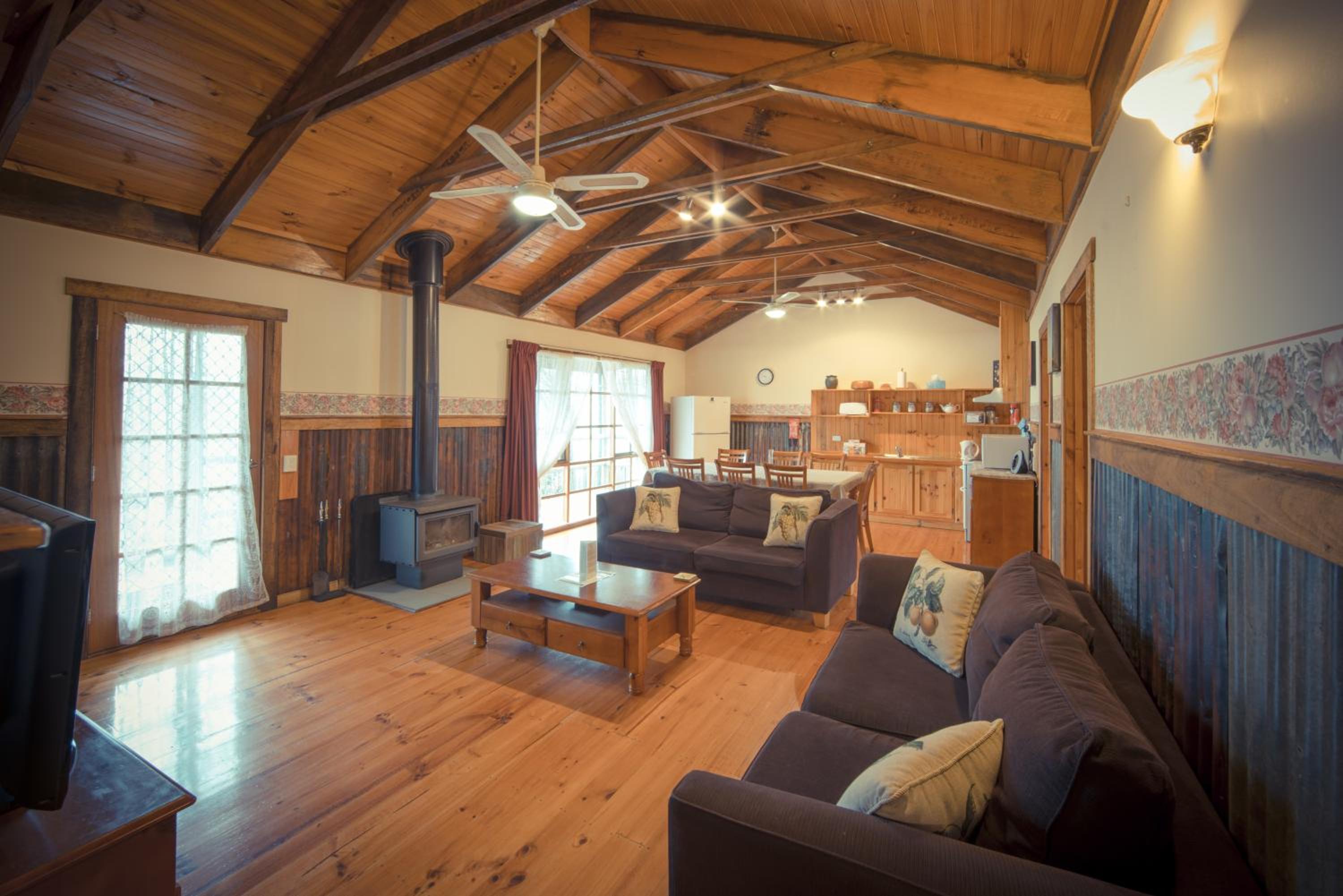 Three-Bedroom Cottage - Cedar Lodge - Photo 1