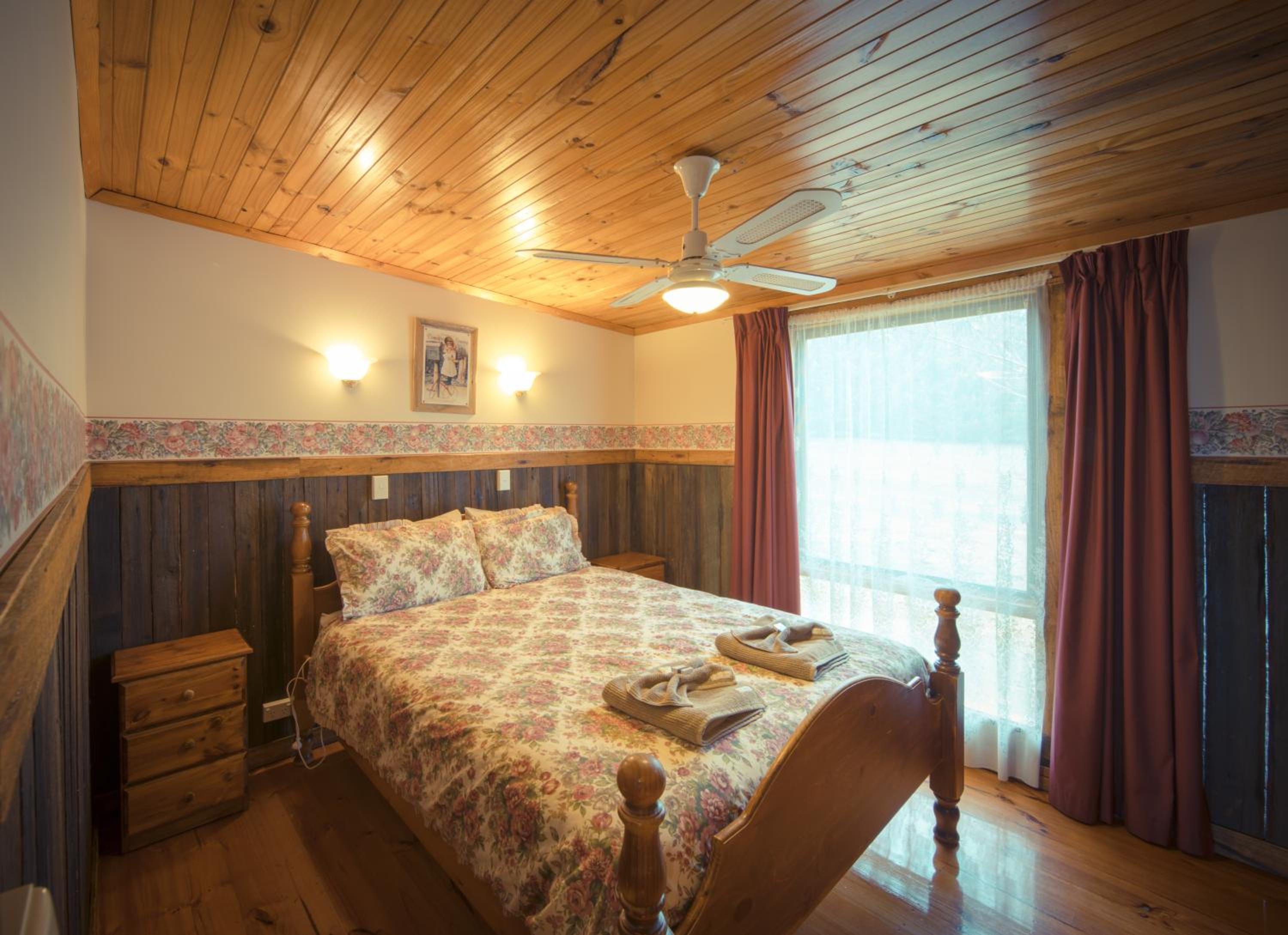 Three-Bedroom Cottage - Cedar Lodge - Photo 5