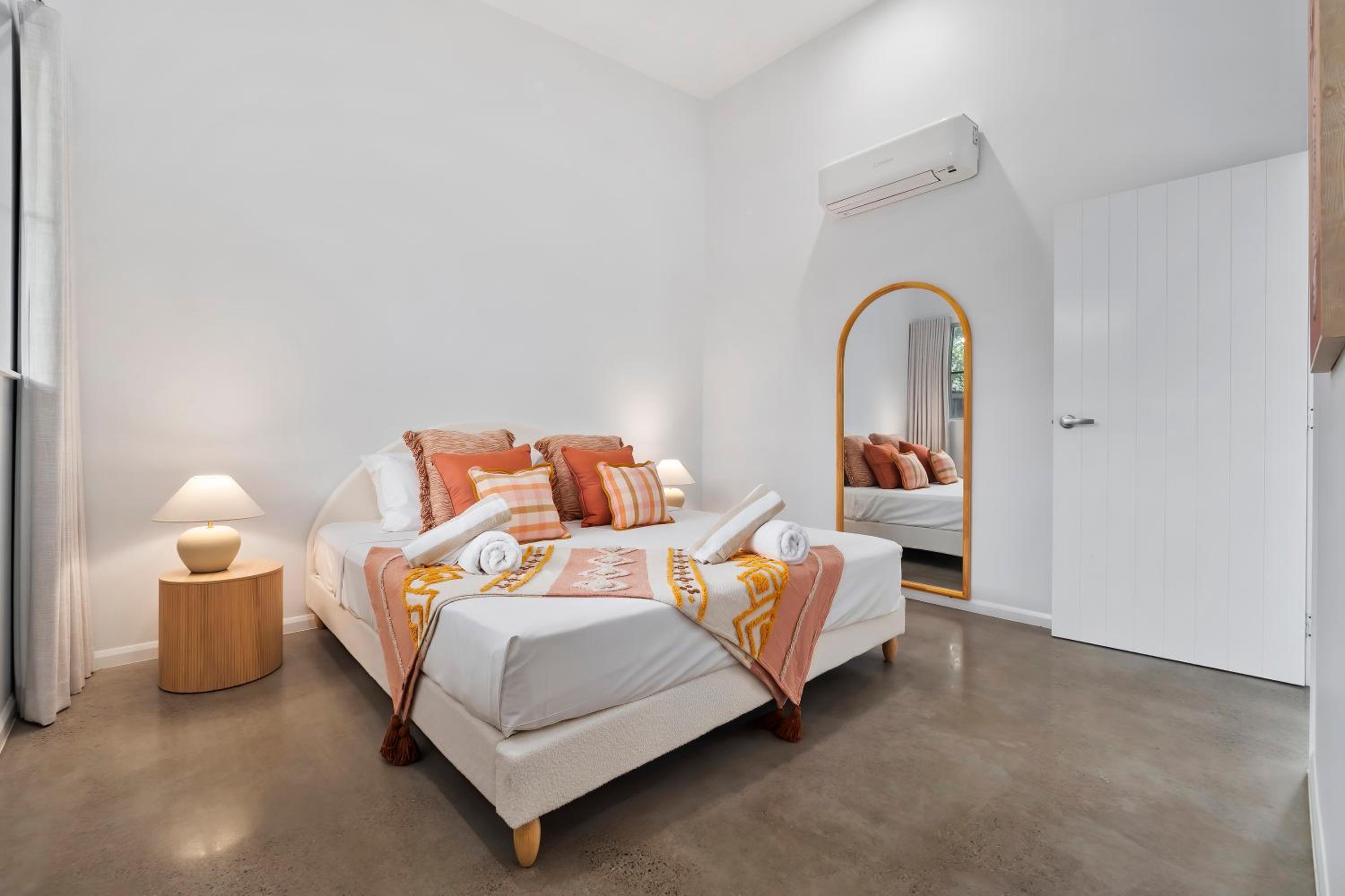 Three-Bedroom House photo 3