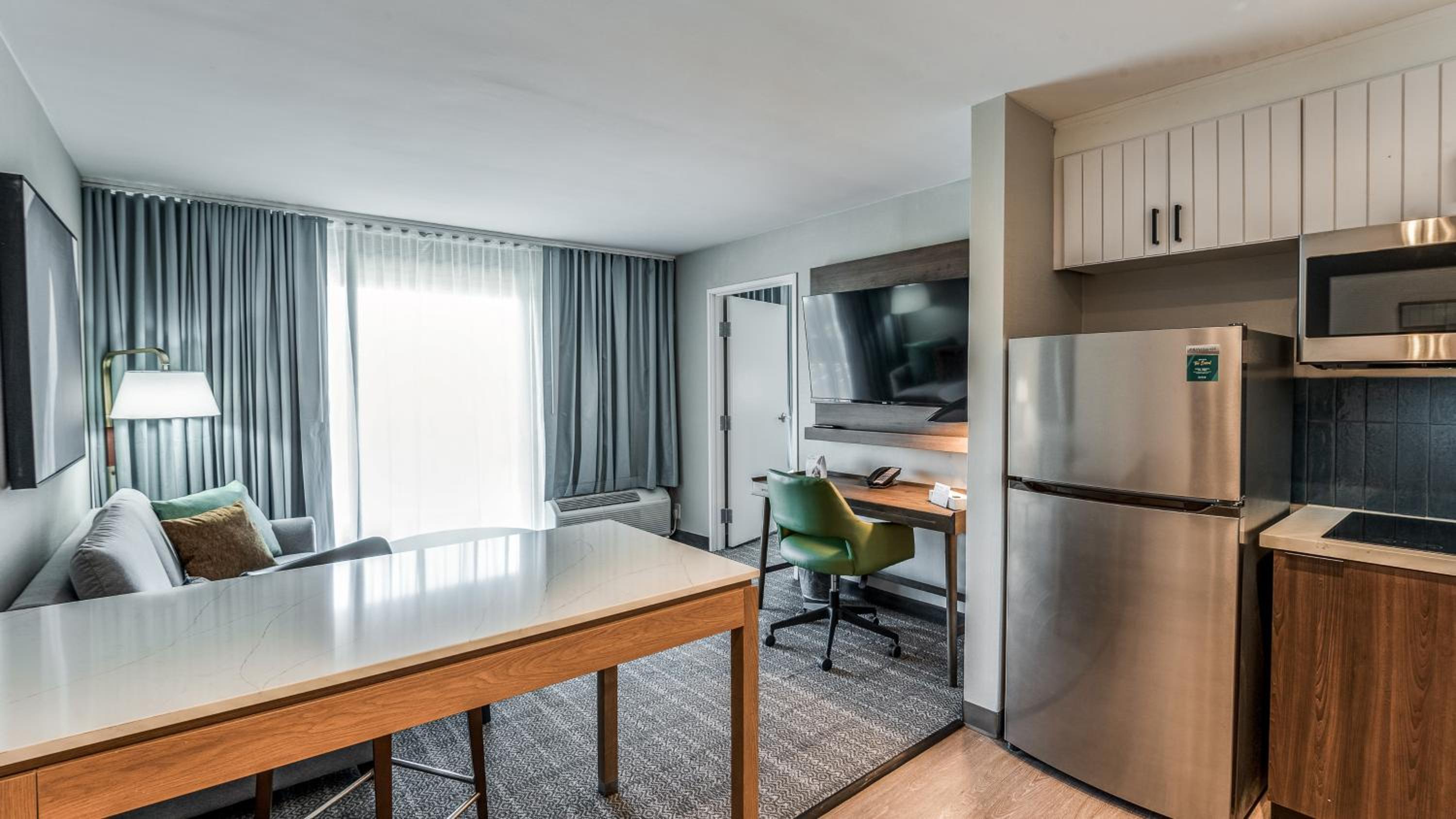 One-Bedroom Suite - Photo 1
