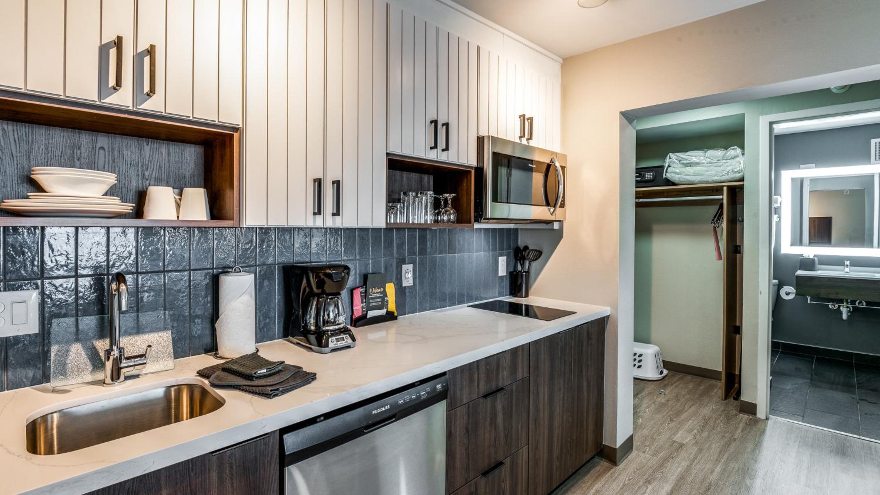 King Studio Suite - Photo 9