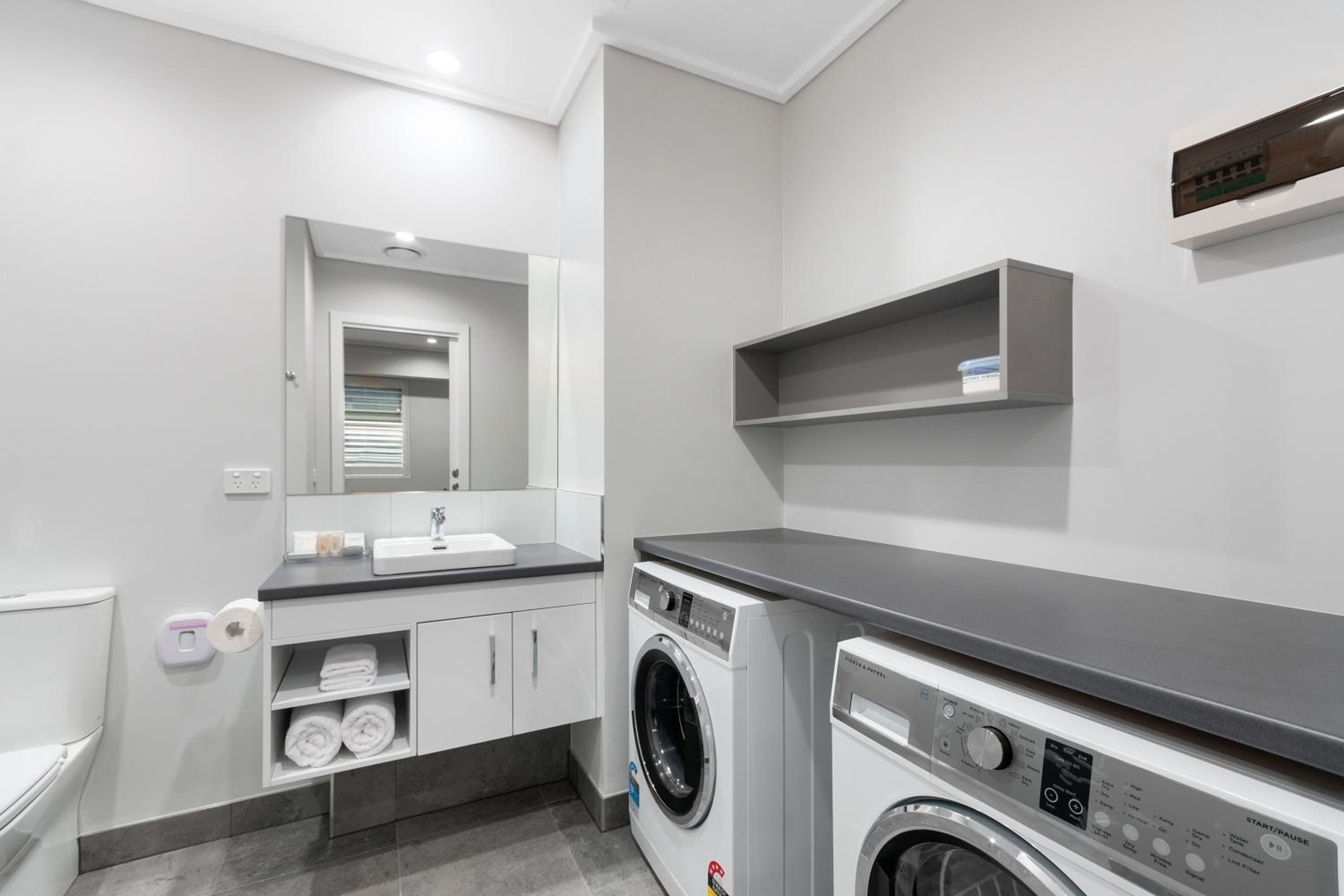 One-Bedroom Apartment - Photo 3