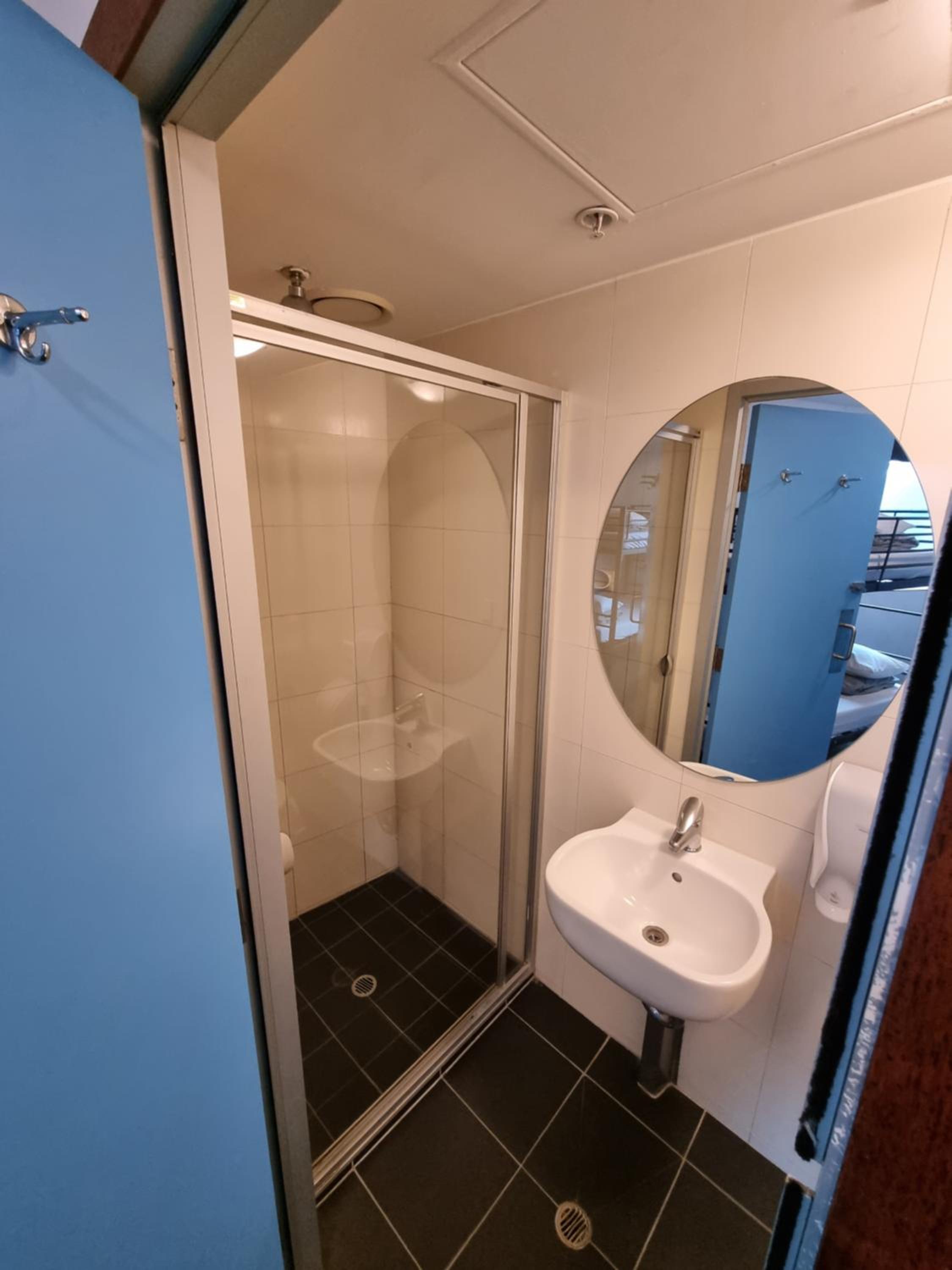 Bed in 4-Bed Mixed Dormitory Room with Private Bathroom photo 3