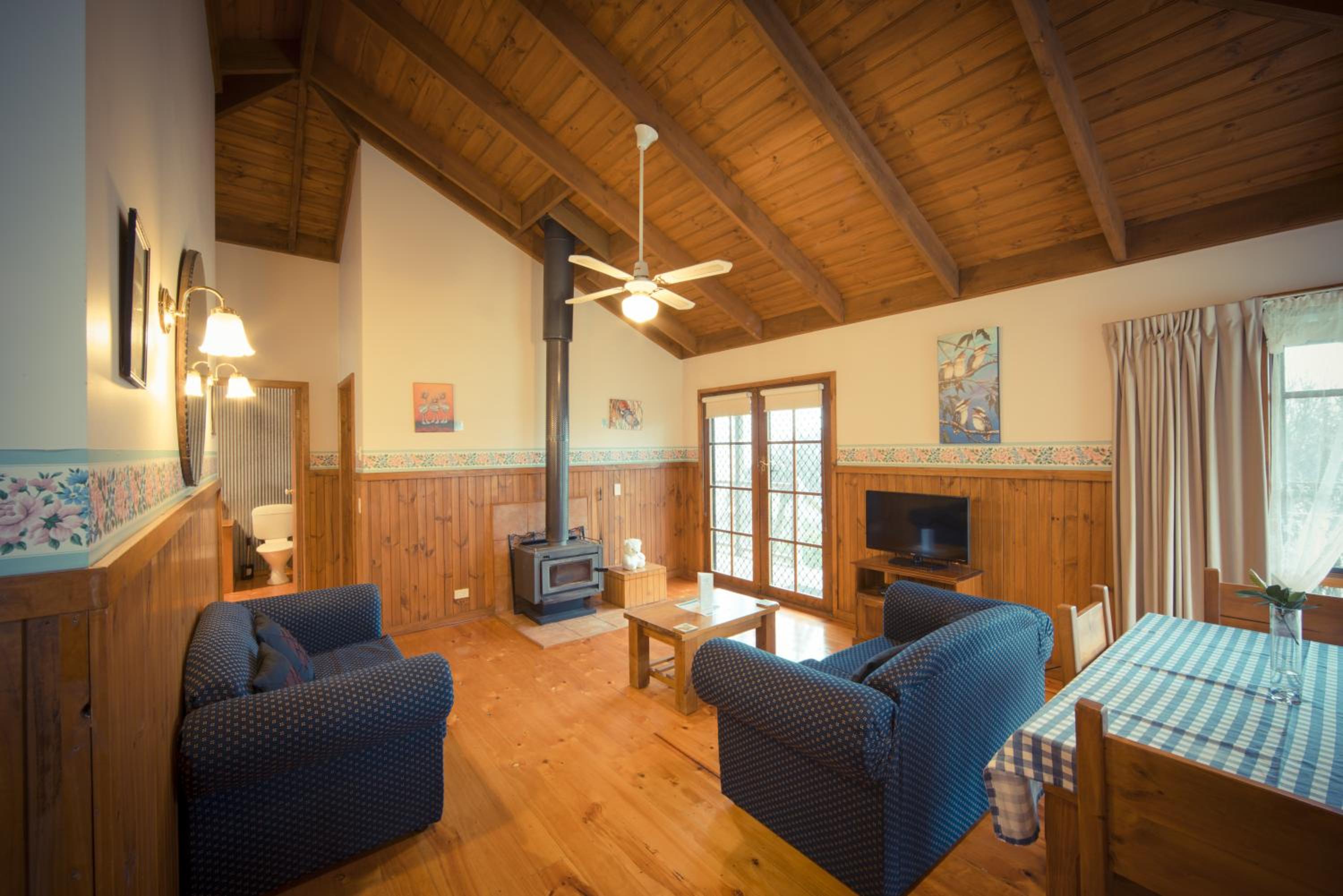 Two-Bedroom Cottage - Lakeview