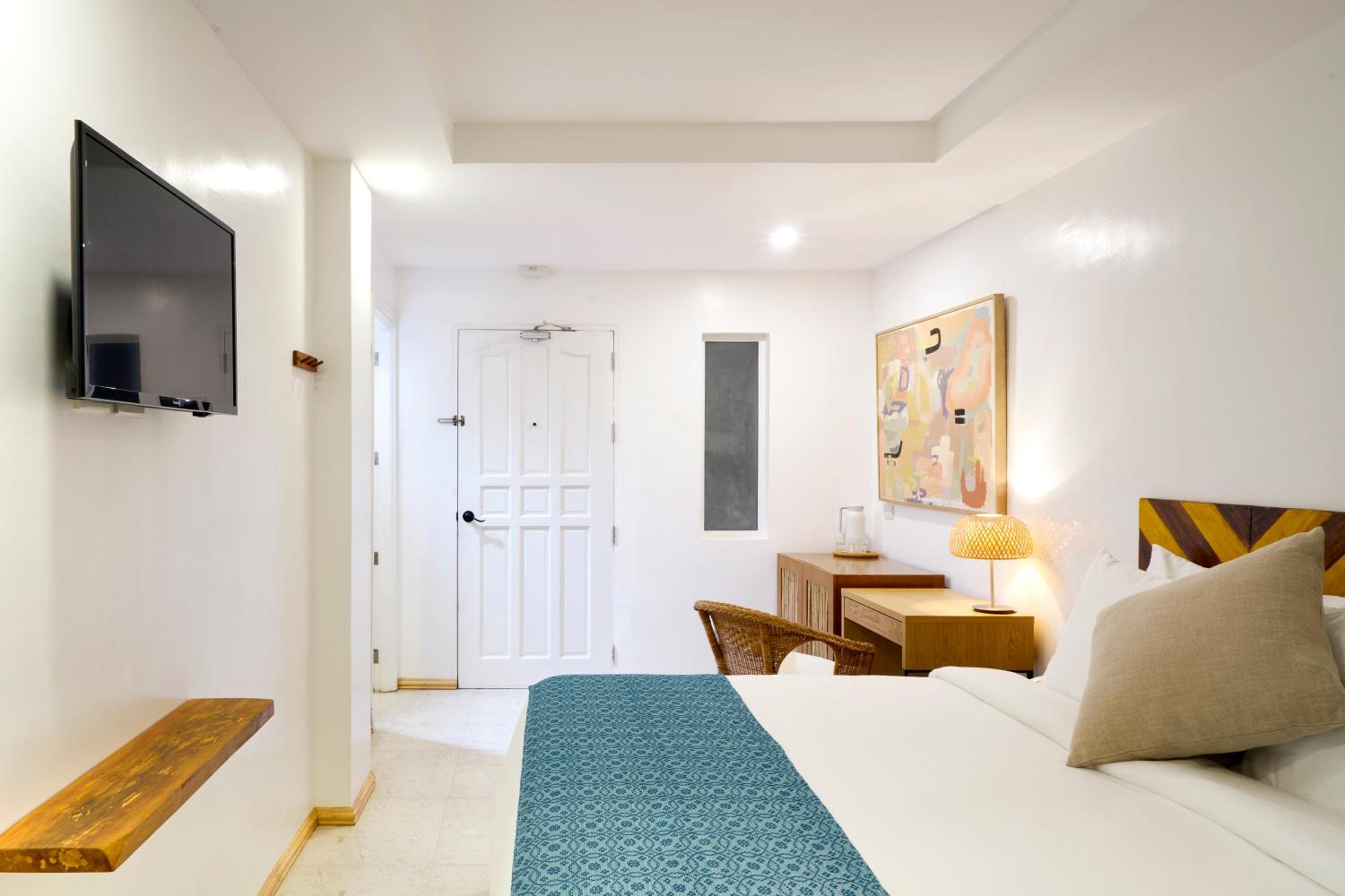 King Room with Balcony - Photo 2