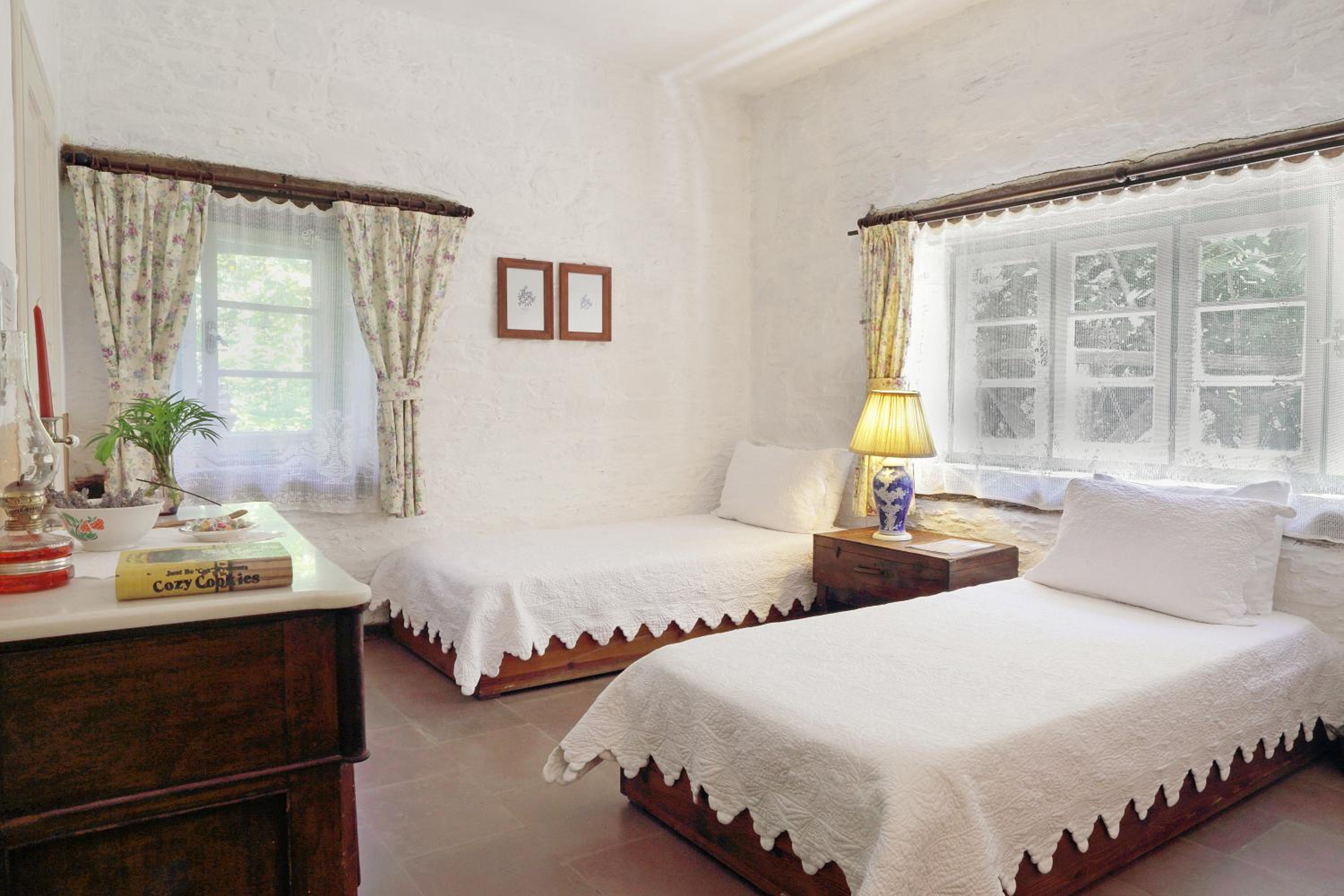 Standard Twin Room - Photo 2