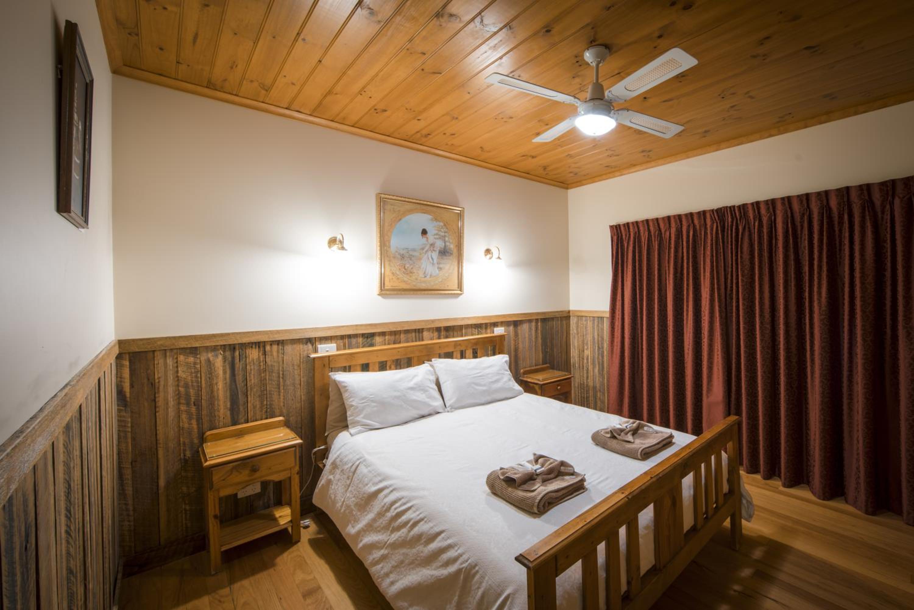 Two-Bedroom Cottage - Photo 4