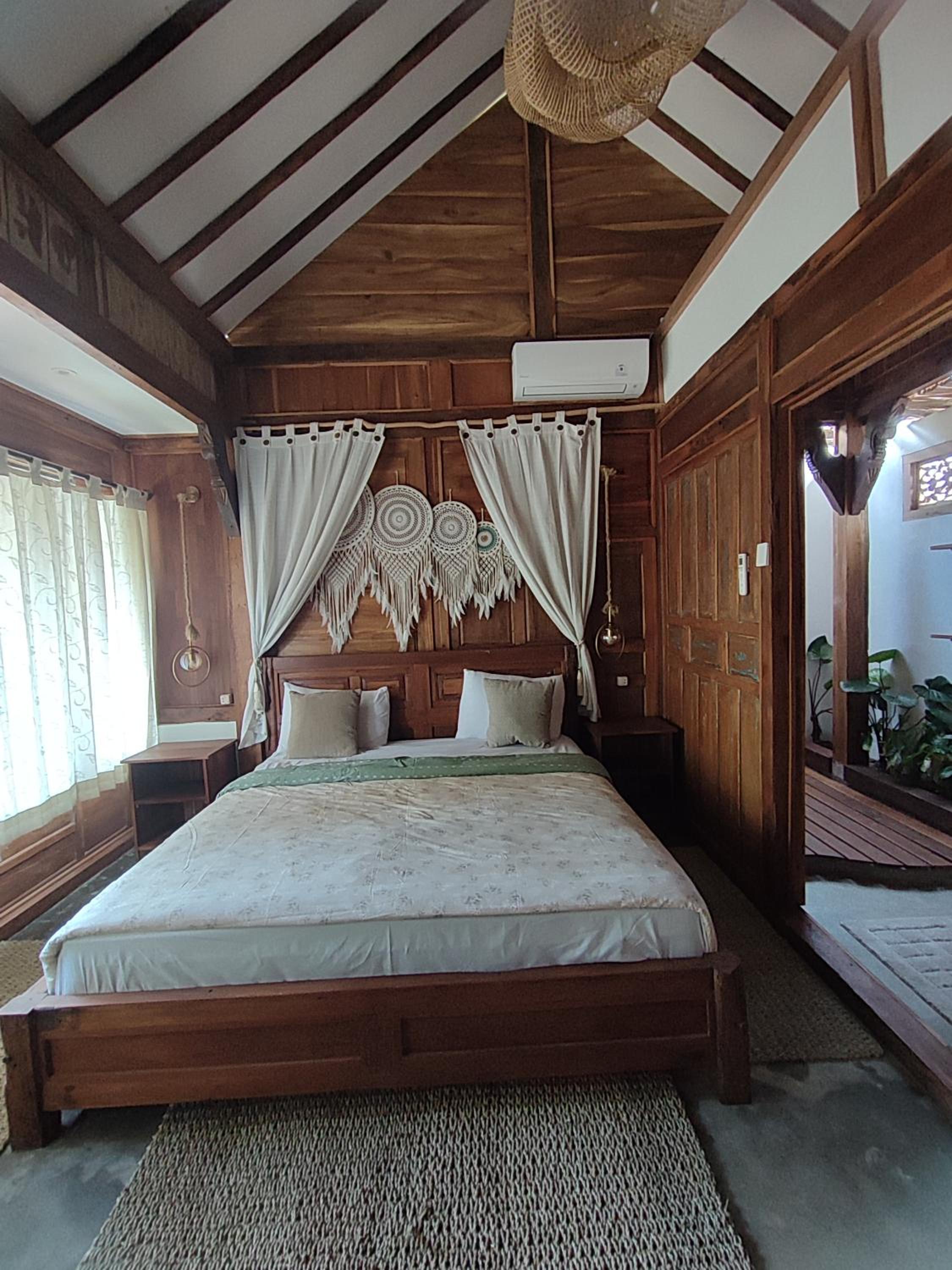 Deluxe Double Room with Balcony photo 2